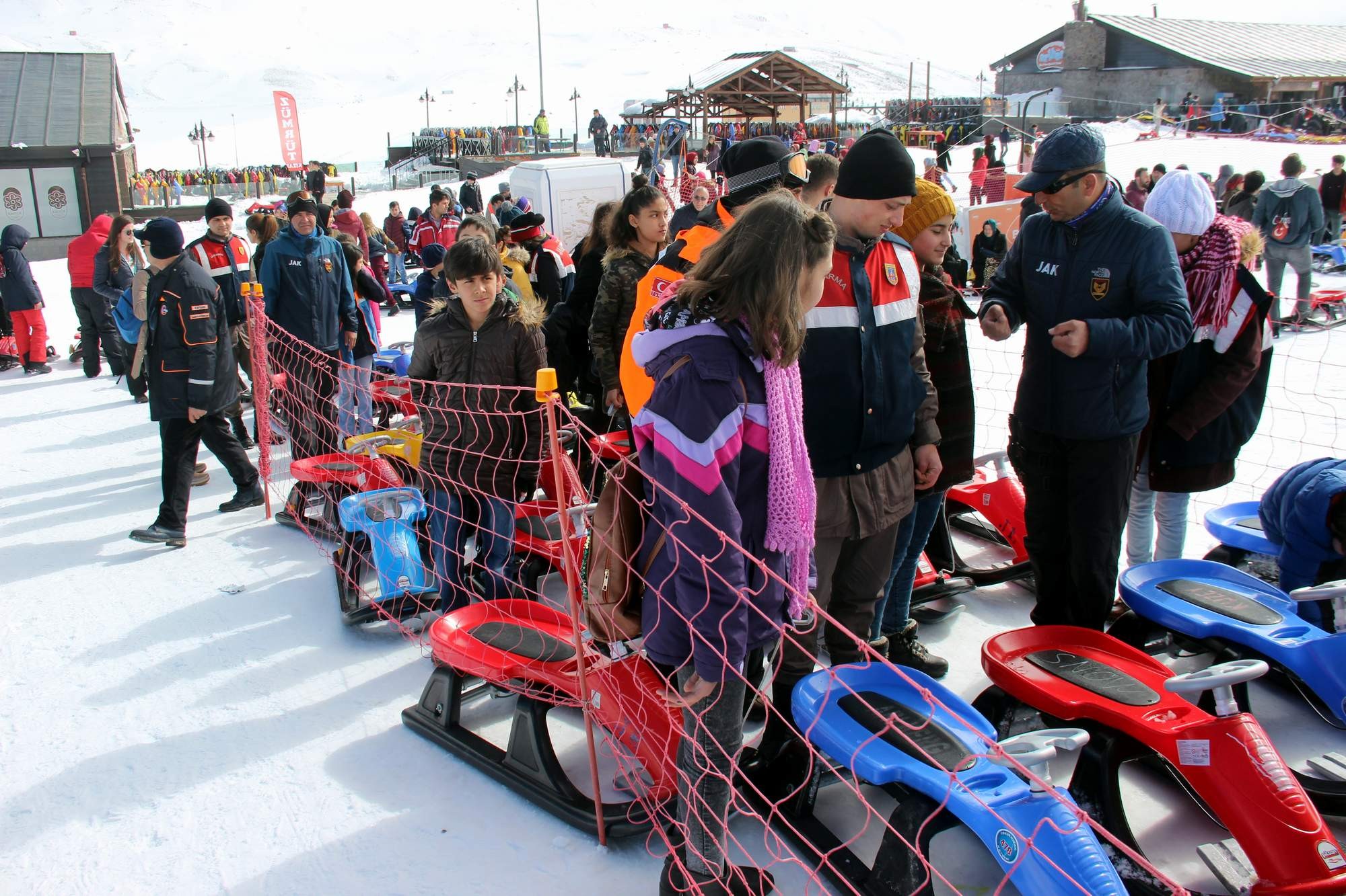 Koruma altındaki çocukların Erciyes keyfi