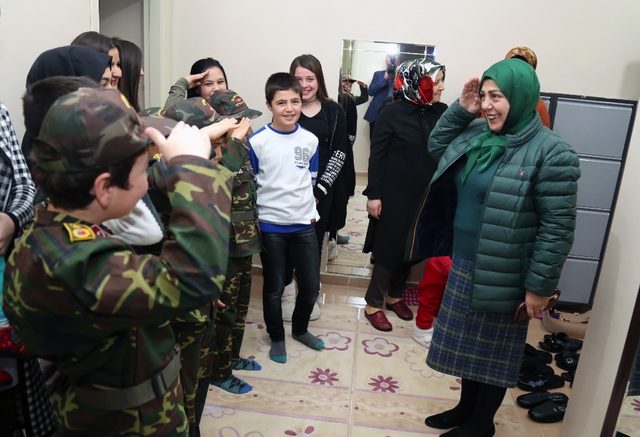 Ayşe Kamçı’dan Sevgi Evlerine ziyaret