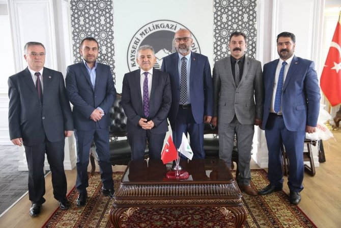 Meyveciler Sebzeciler ve Pazarcılar Odasından Başkan Büyükkılıç’a ziyaret