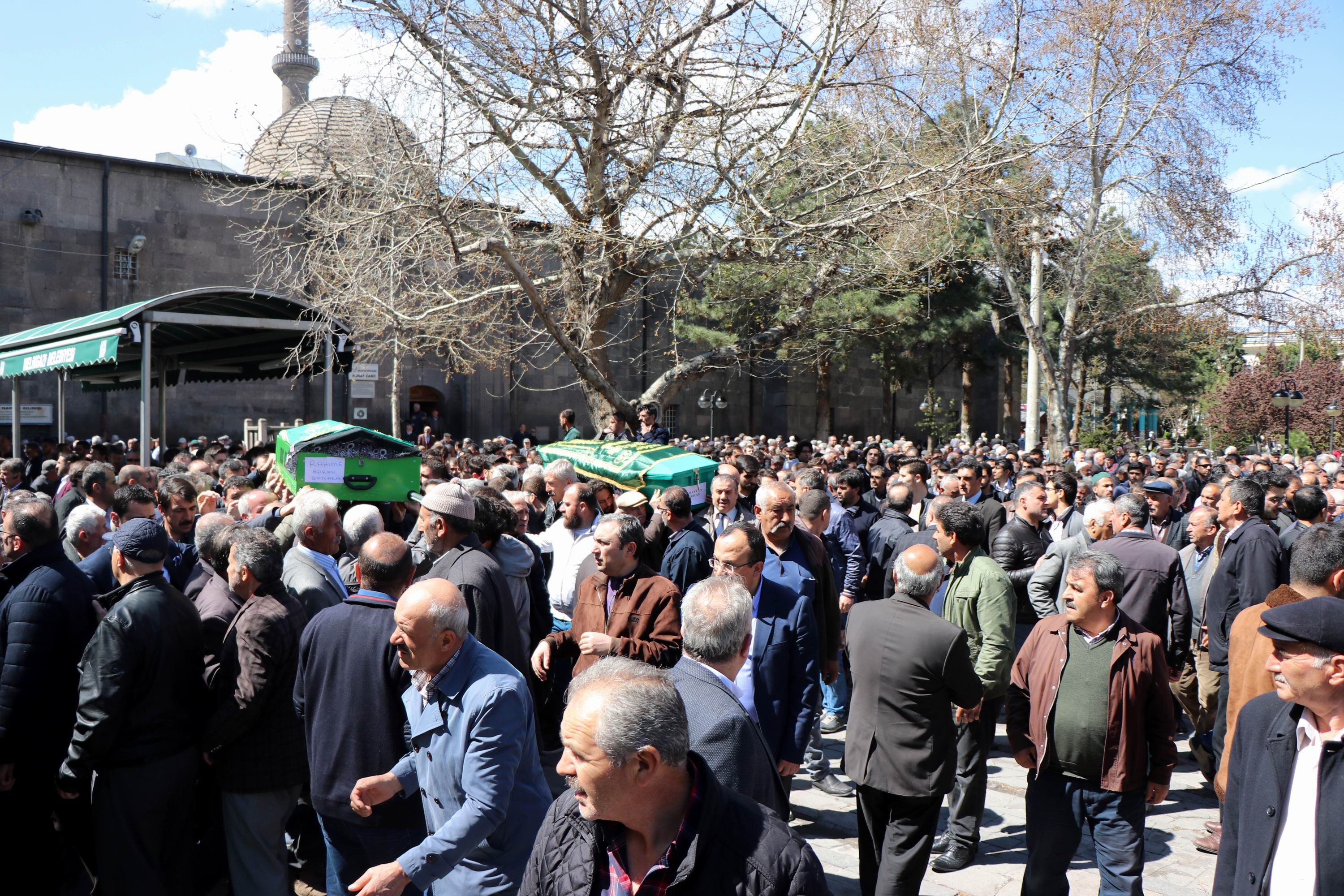 Karbonmonoksit gazından zehirlenen üniversite öğrencisi son yolculuğuna uğurlandı