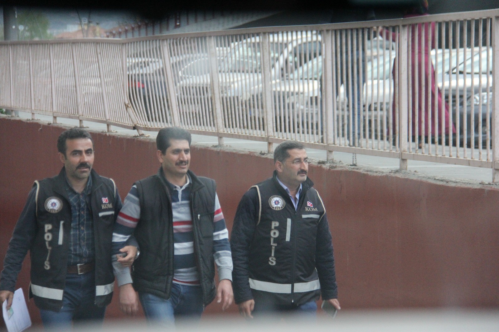 FETÖ’den ihraç edilen Komiser Yardımcısı gerekli izinleri almadan tütün satarken yakalandı