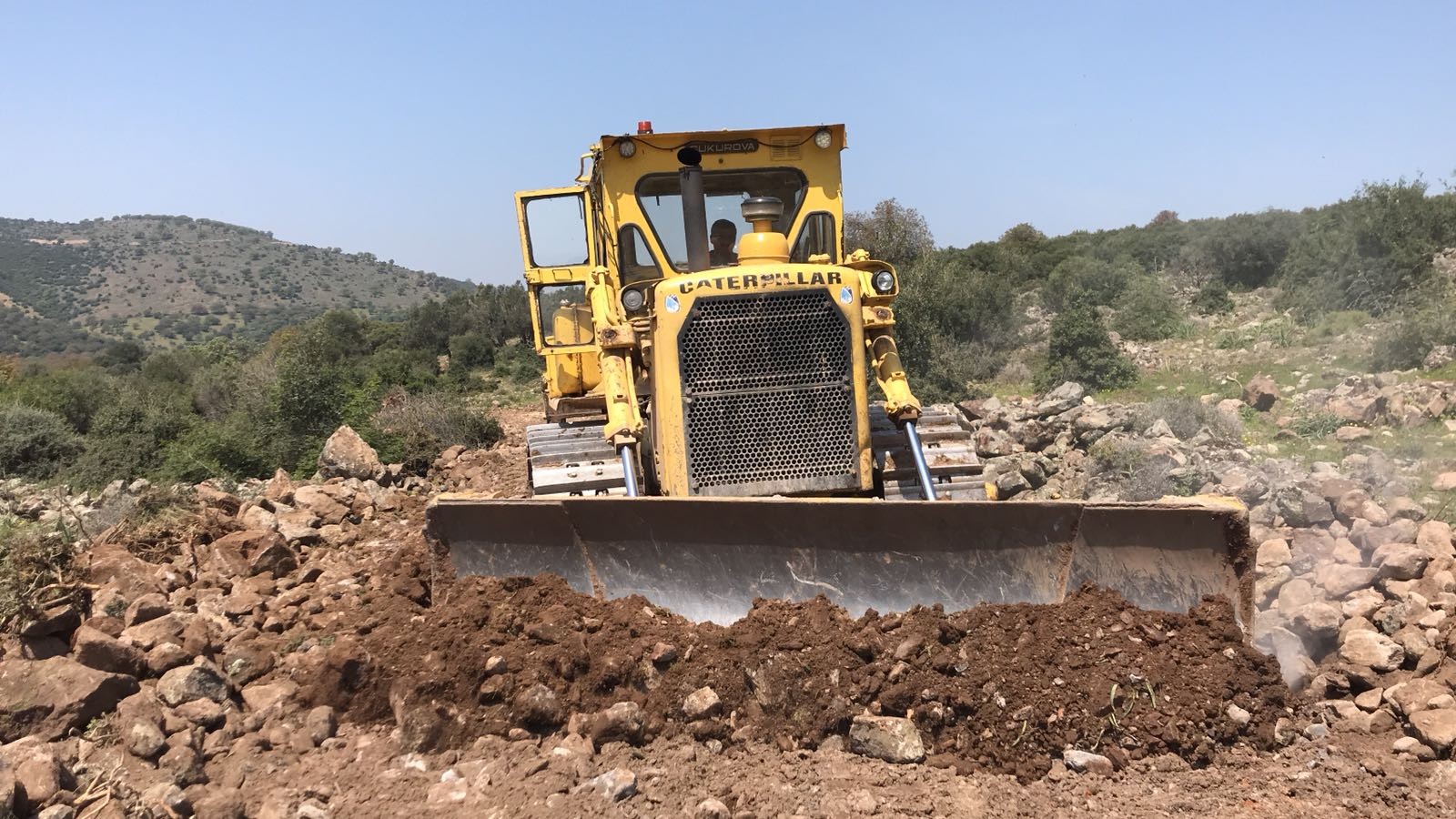Yunusemre’de ova yolları düzenleniyor
