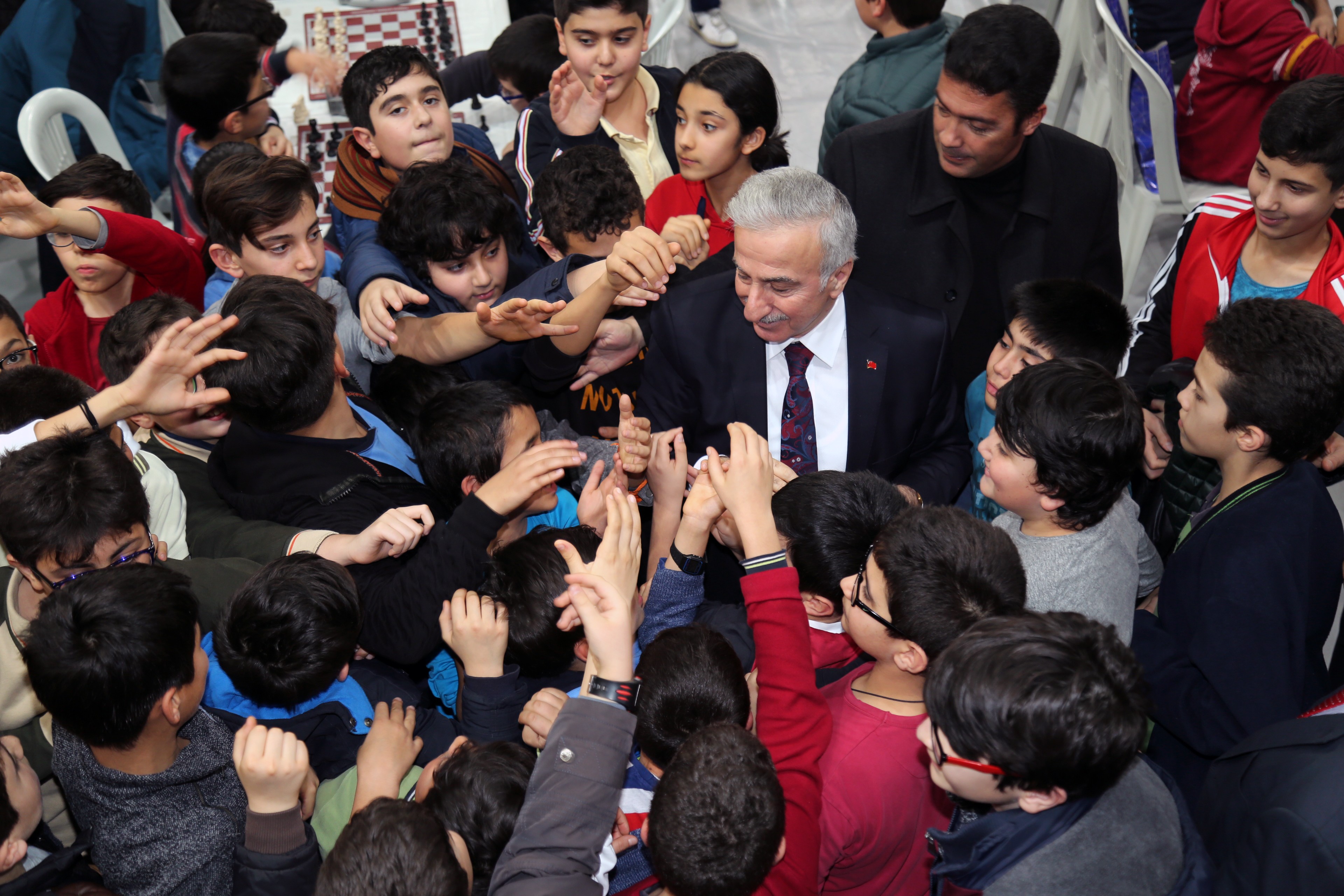 Vali Süleyman Kamçı’dan “23 Nisan Ulusal Egemenlik ve Çocuk Bayramı” Mesajı