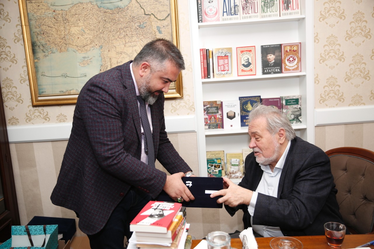 İlber Ortaylı minik hayranıyla buluştu