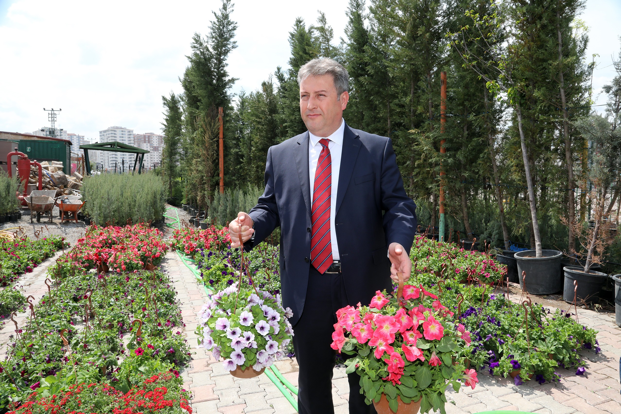 Talas 70 bin çiçek ve 50 bin fidanla süslendi