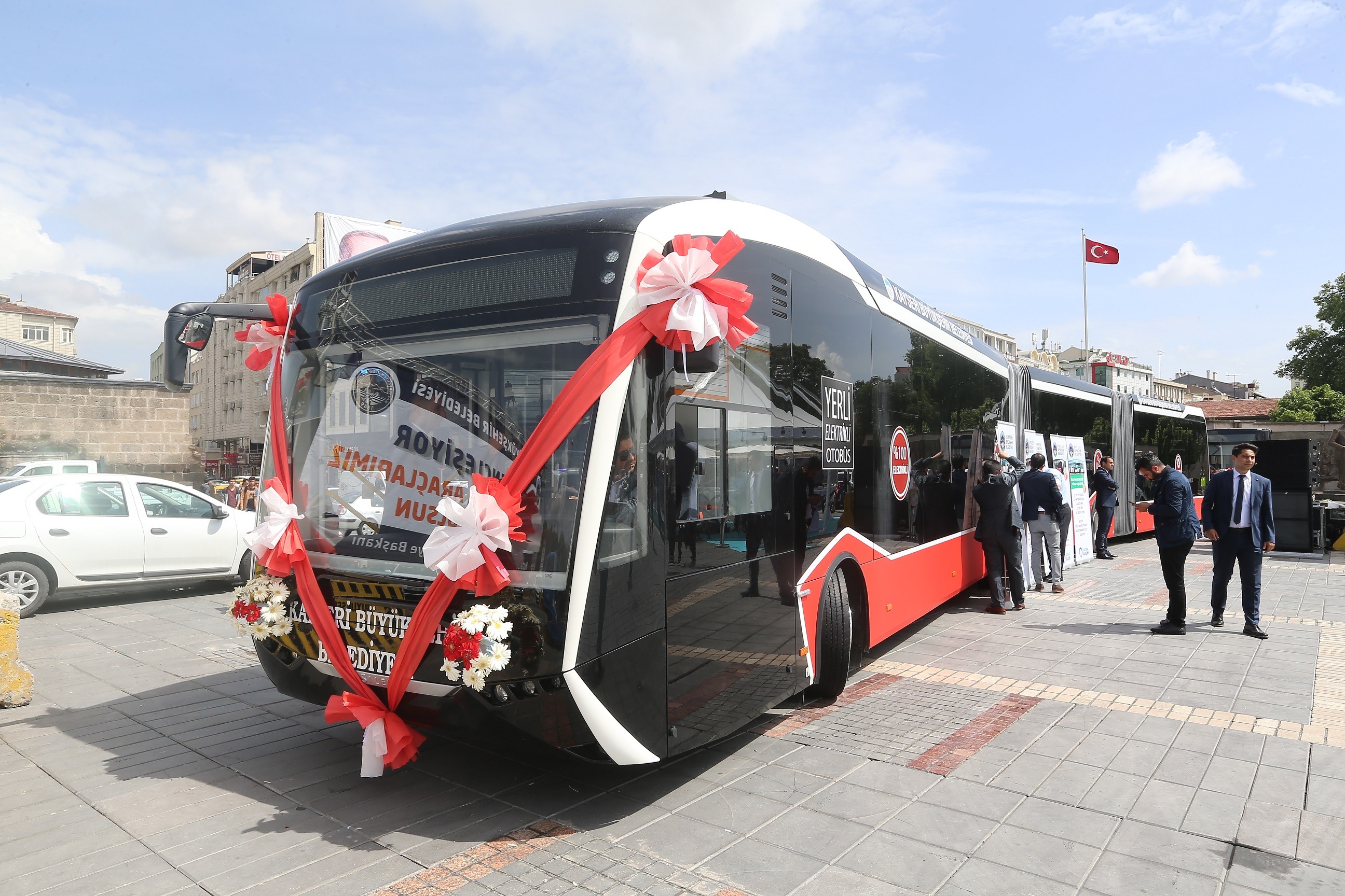 Başkan Çelik, Şehir Hastanesi’ne ulaşımı sağlayacak yeni hatlar ve bu hatlarda çalışacak yeni nesil otobüsleri tanıttı