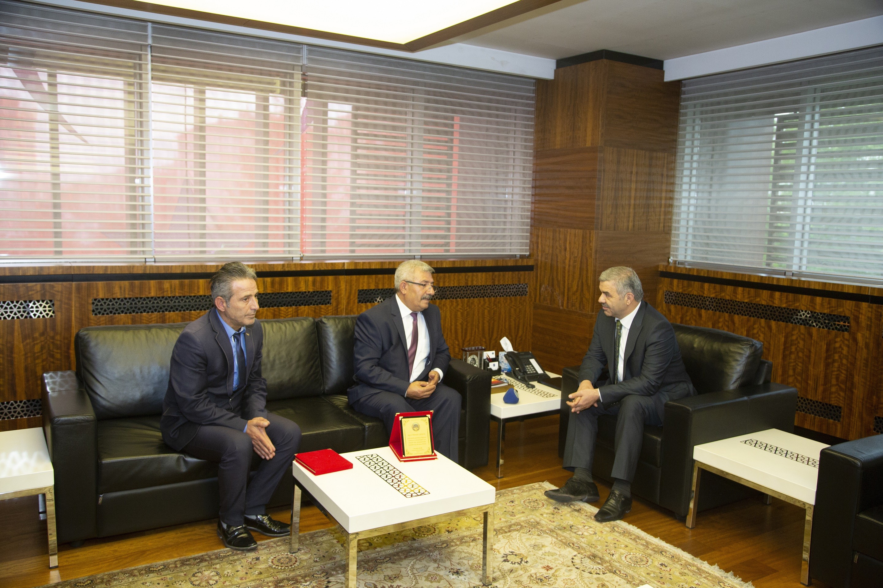 Kahraman şoförlere Başkan Çelik’ten plaket