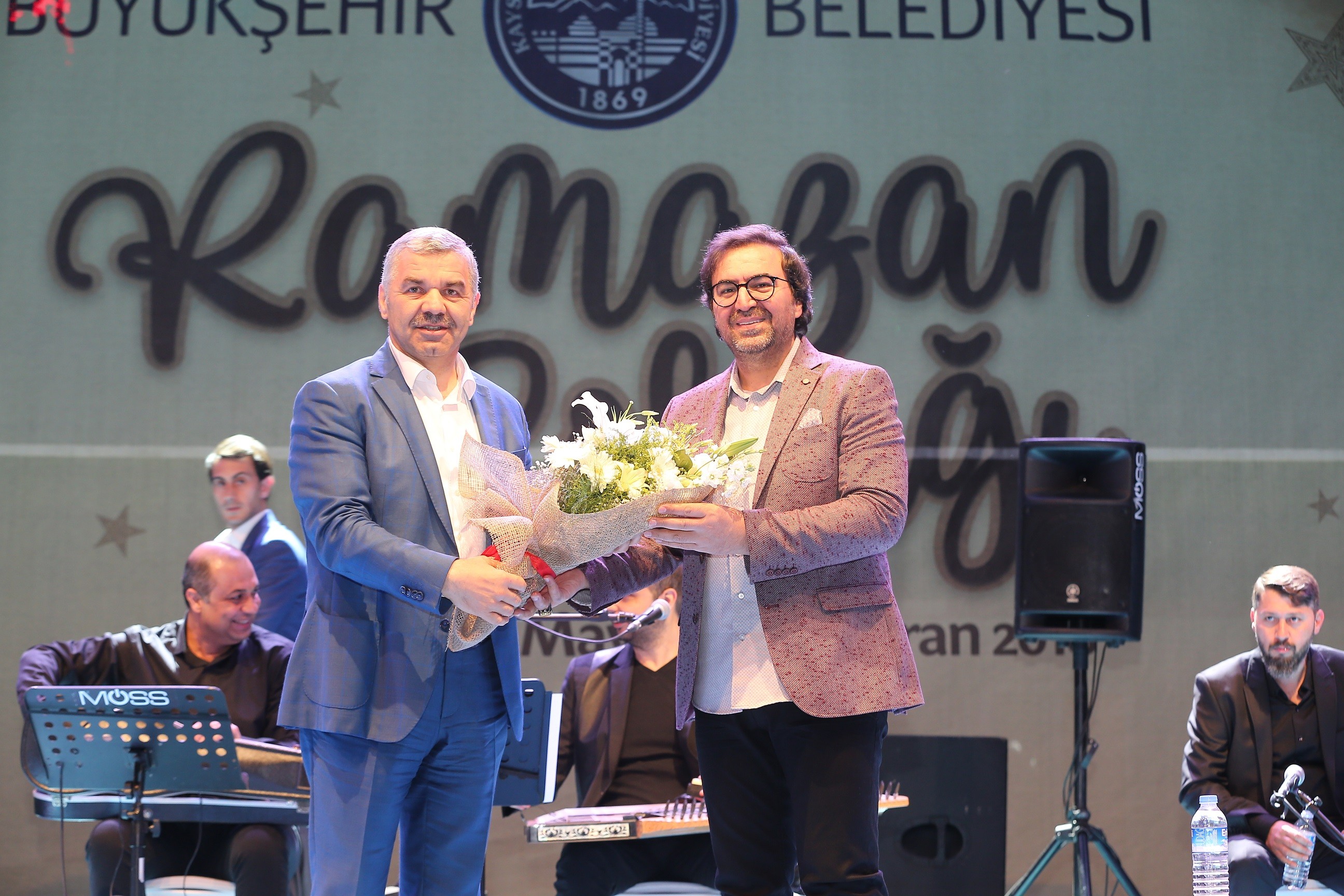 Ramazan Sokağında ilahi esintileri