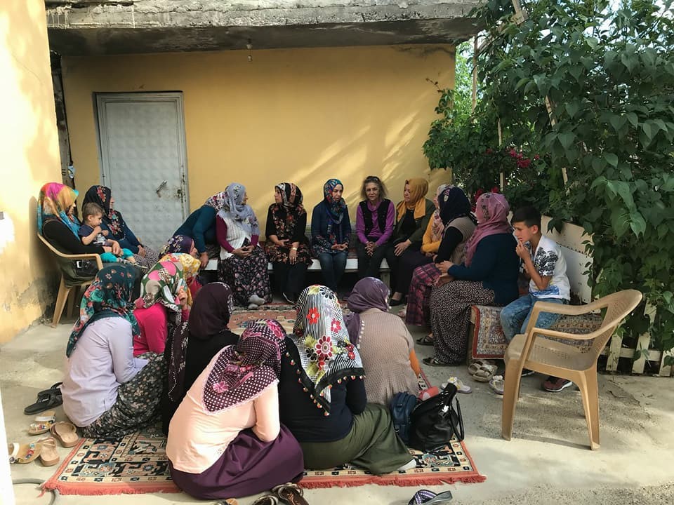 MHP Kadın Kolları her gün bir mahallede iftar veriyor