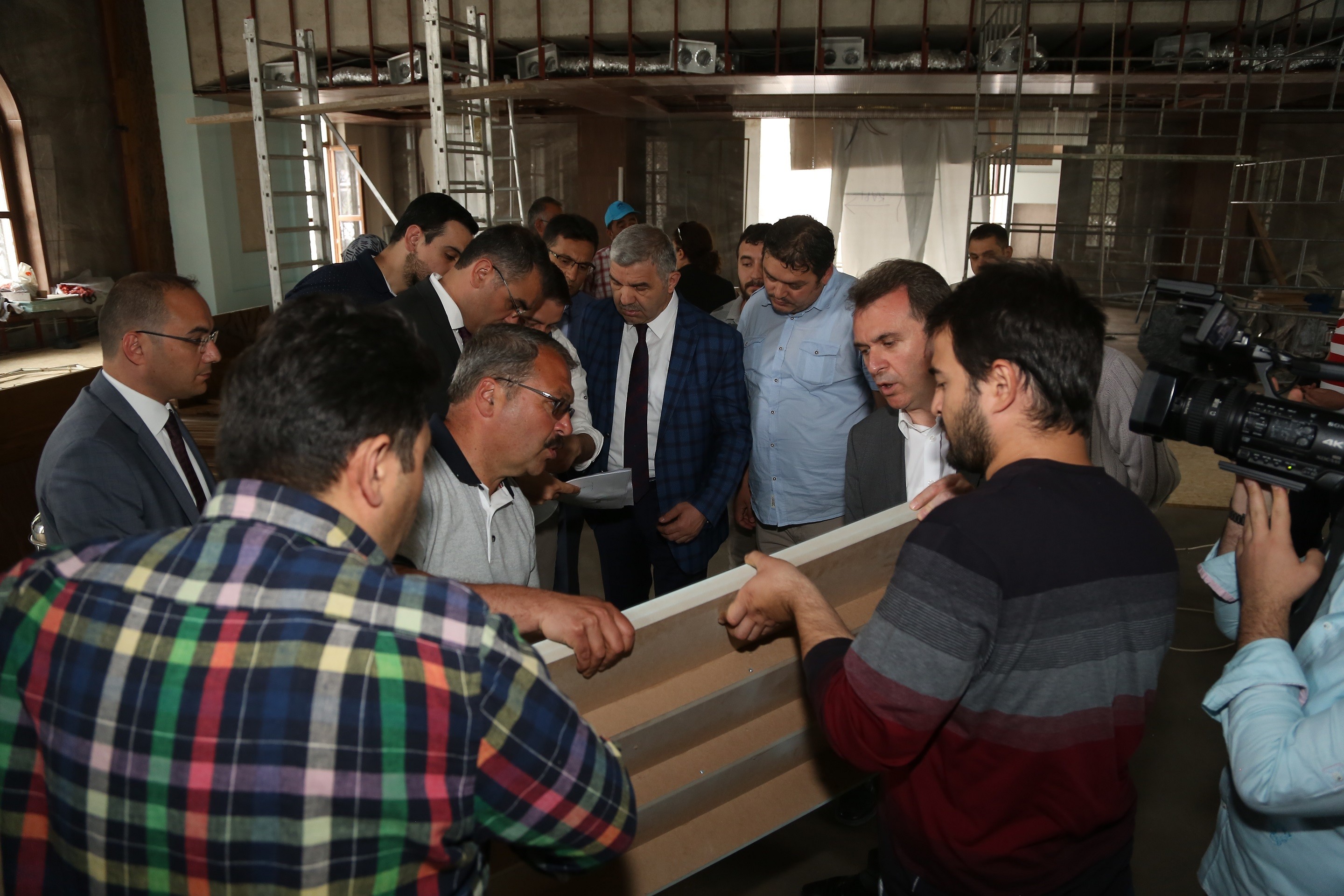 Asri Mezarlık’ta yenileme çalışmaları sürüyor