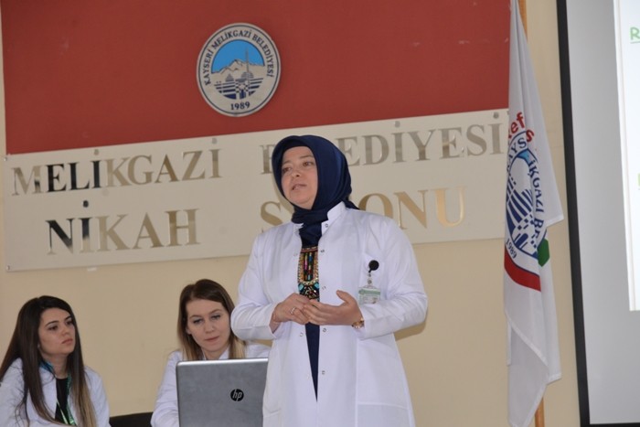 Melikgazi Sağlık Seminerlerinde bilinçli ilaç kullanımı konuşuldu