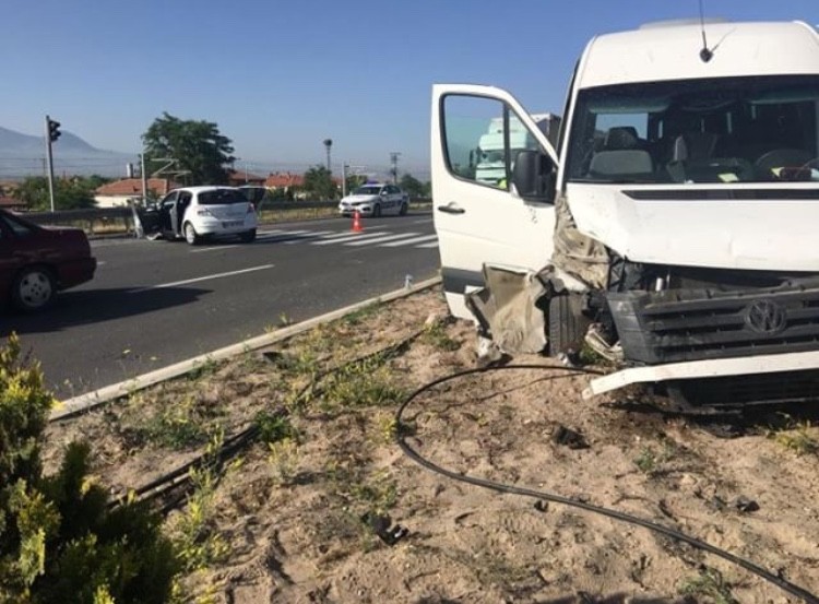 Turist Kafilesi kaza yaptı: 9 yaralı