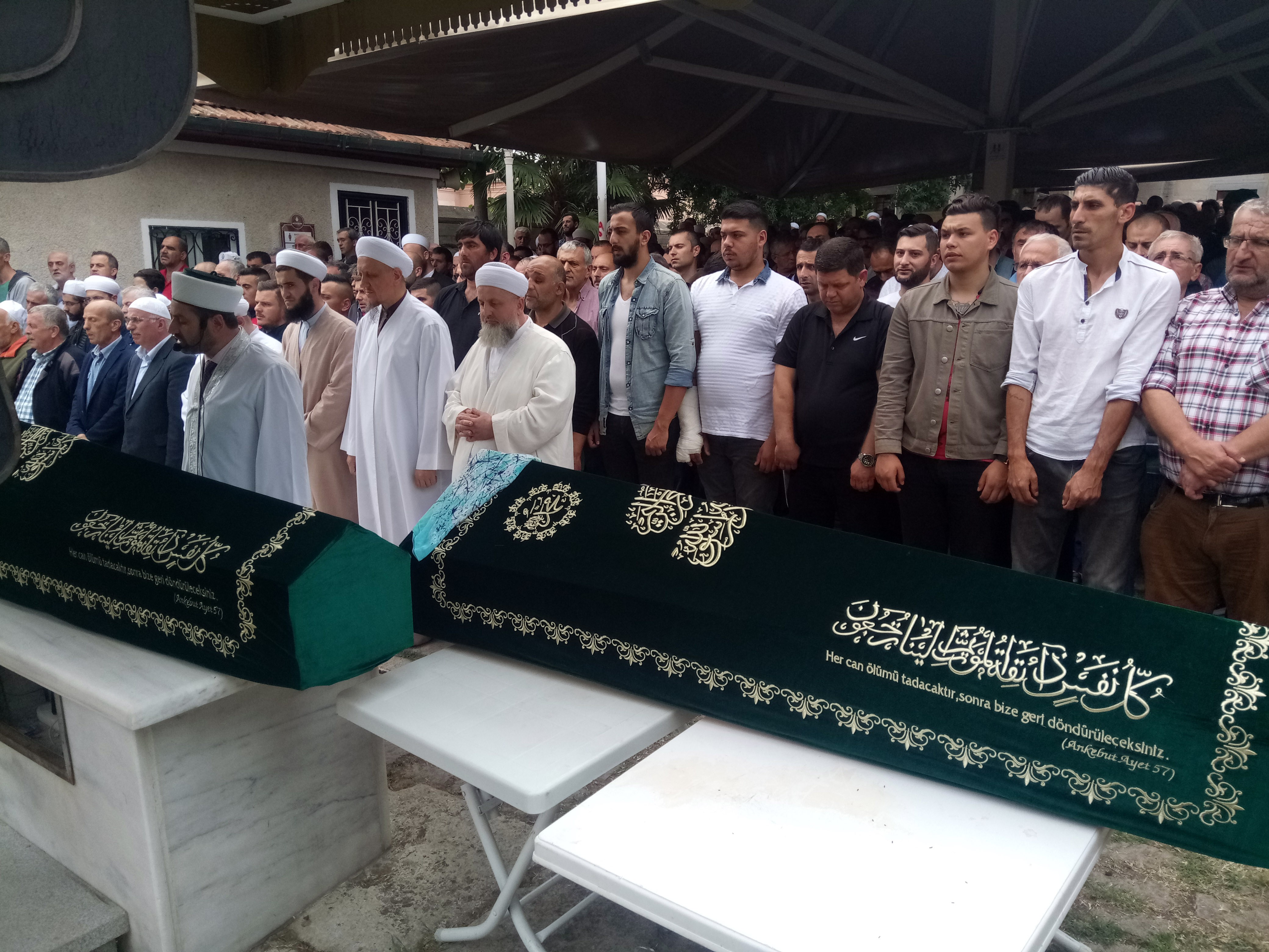 Ümraniye’de hastane önünde öldürülen çift son yolculuğuna uğurlandı