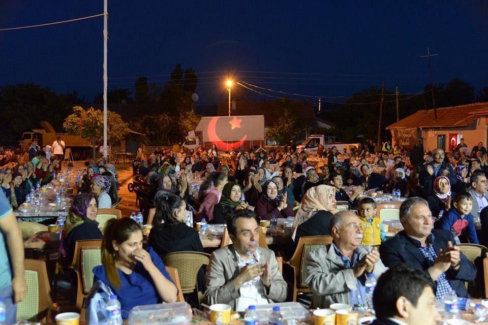 Başkan Büyükkılıç Turan Mahallesinde iftar açtı