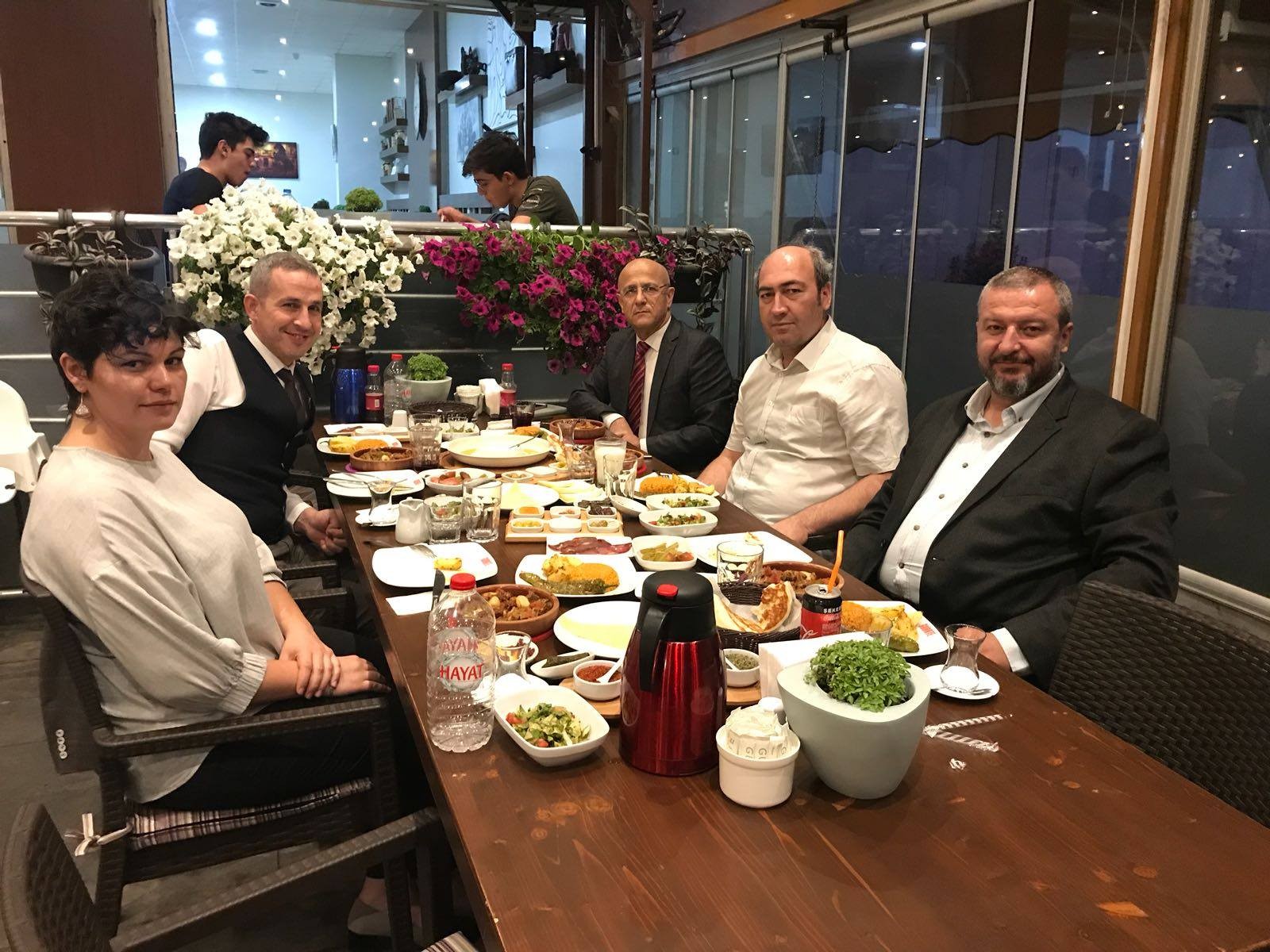 Dostluk Kulübü, yeni yönetimi ilk toplantısı için iftarda buluştu