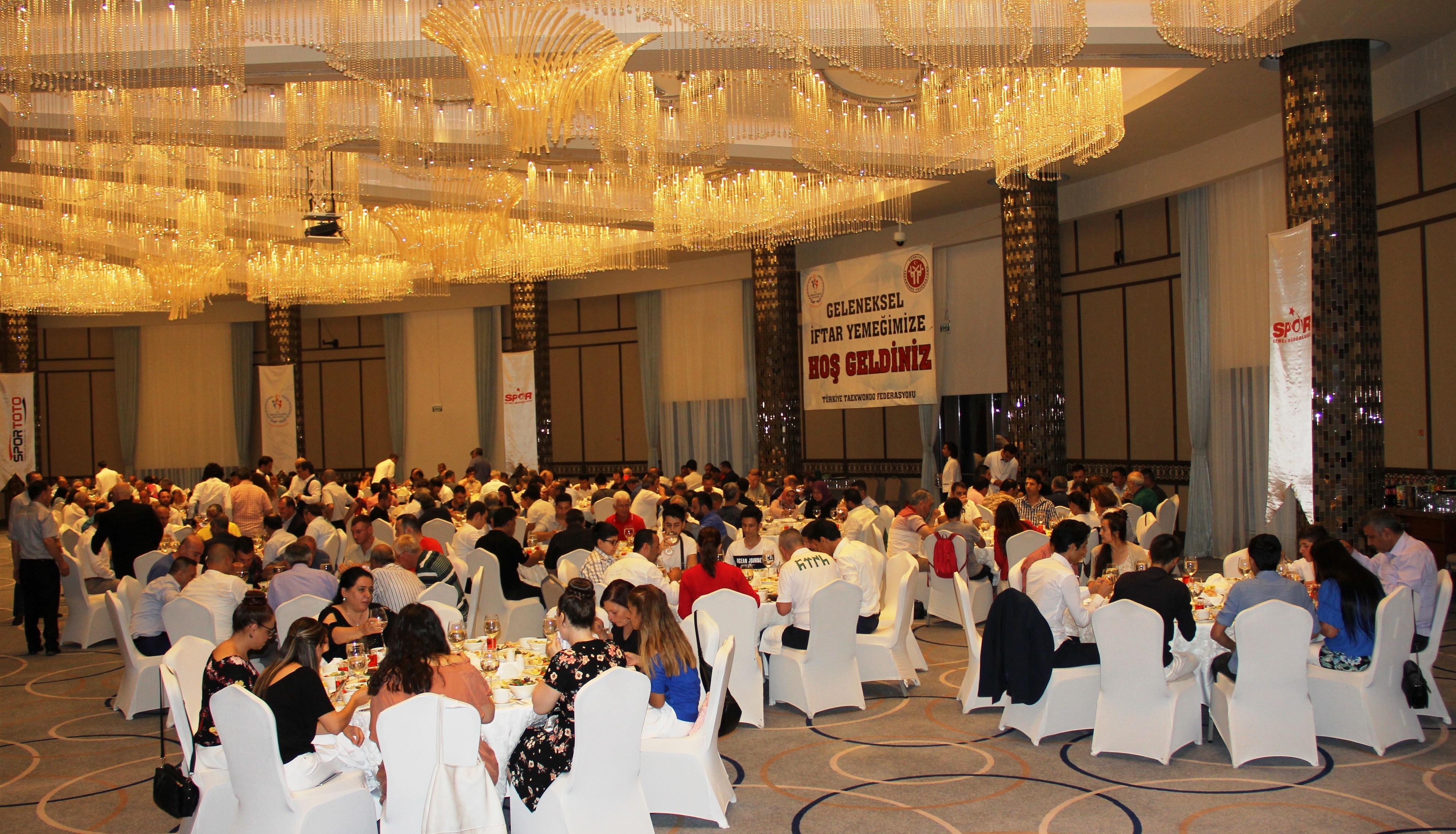 Tekvandocular iftar yemeğinde buluştu