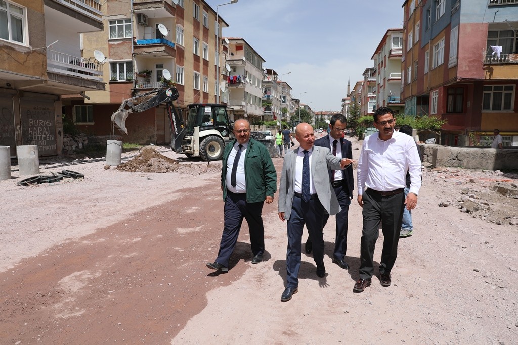 Fevzi Çakmak Mahallesinde asfalt çalışmaları sürüyor