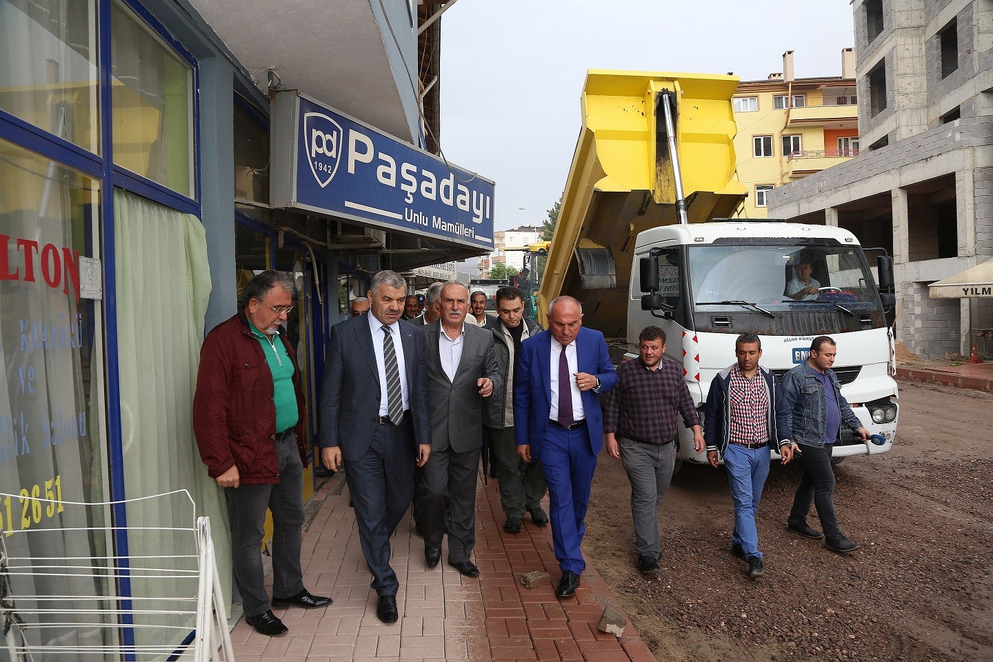 Başkan Çelik, Yeşilhisar’da asfaltlama çalışmalarına katıldı