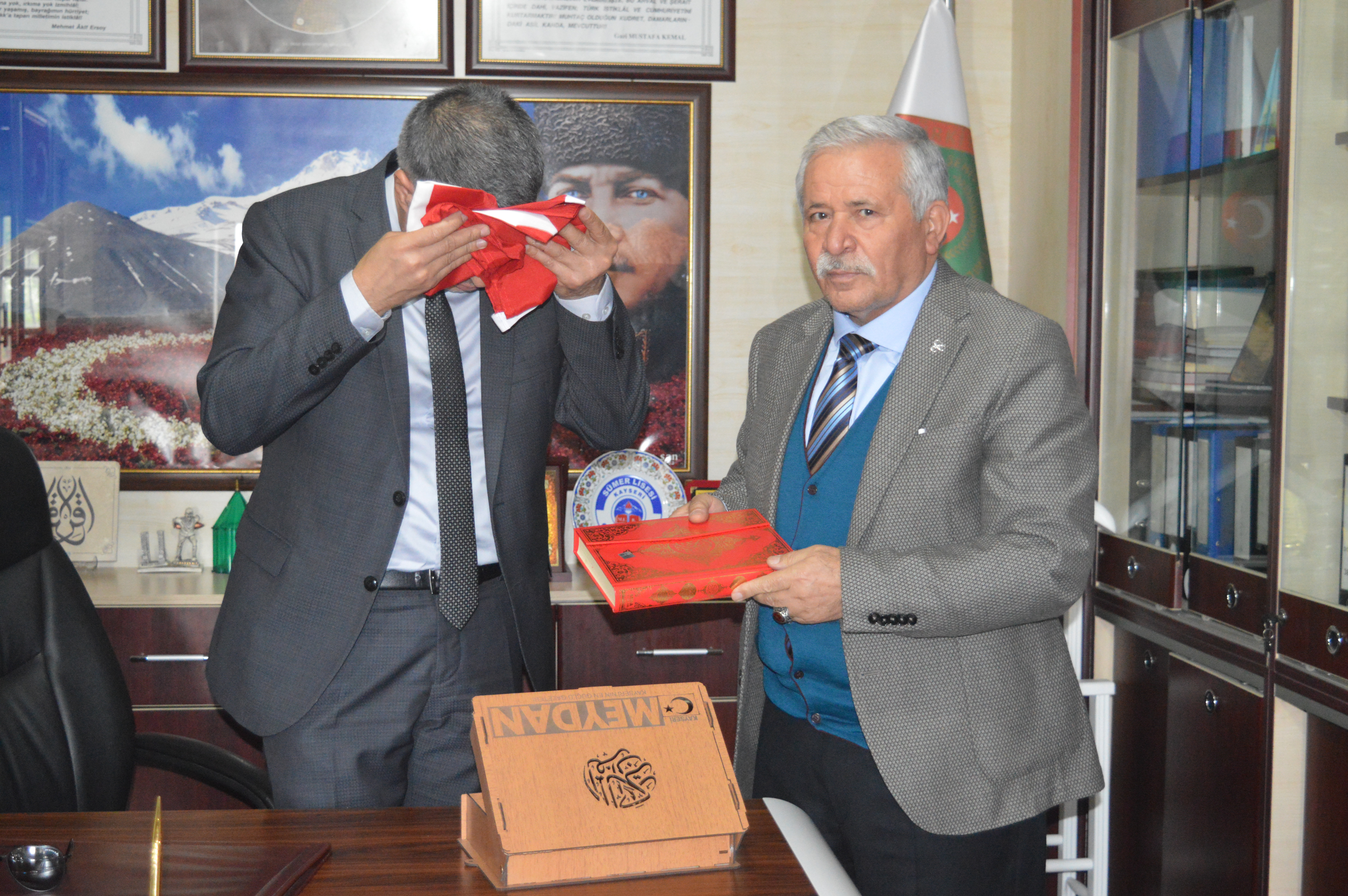 YILMAZ ÜÇKAN’DAN AÇIKGÖZ’E BAYRAK SÖZÜ