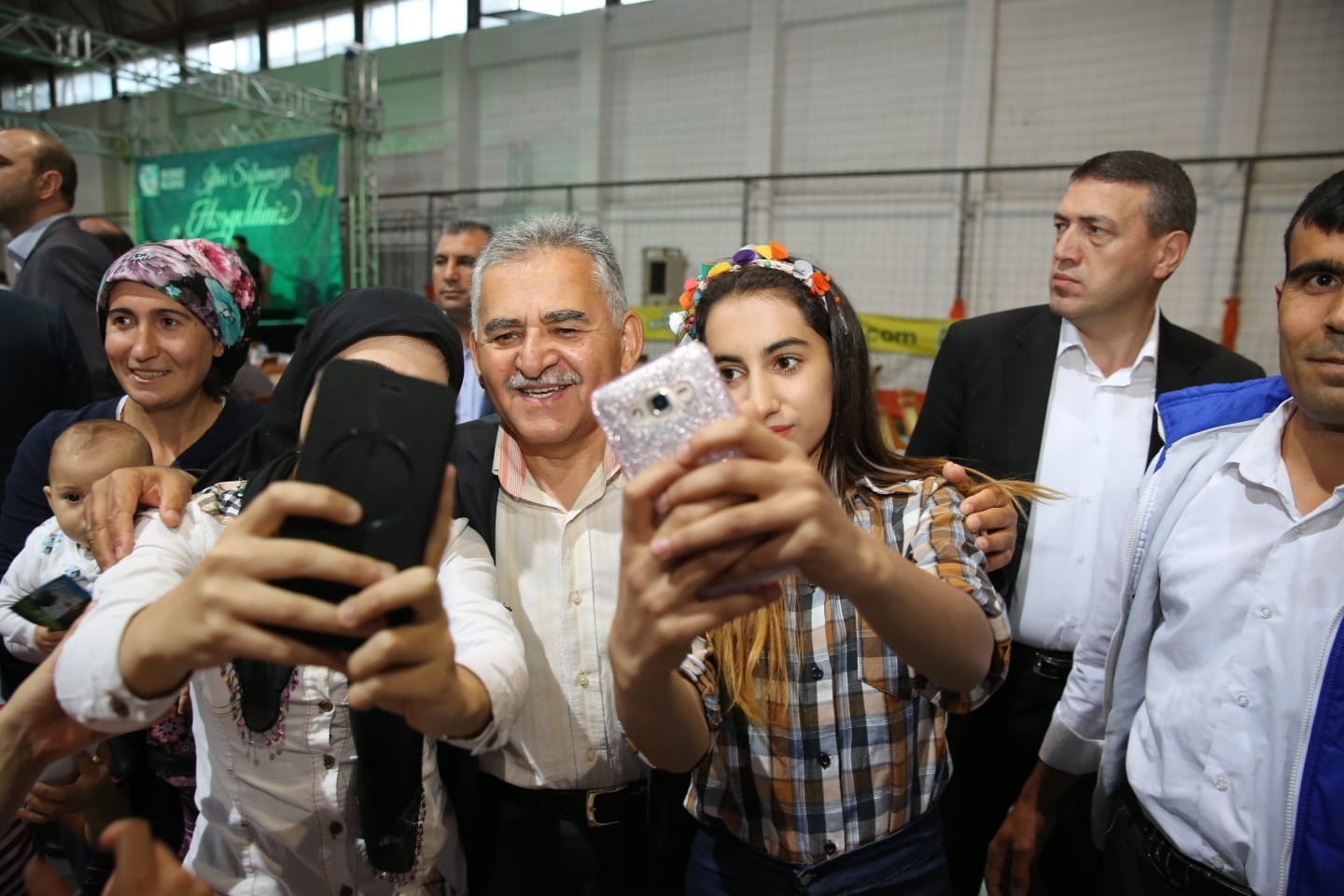 Melikgazi’nin mahalle iftarına 7’den 70’e ilgi gösterdi