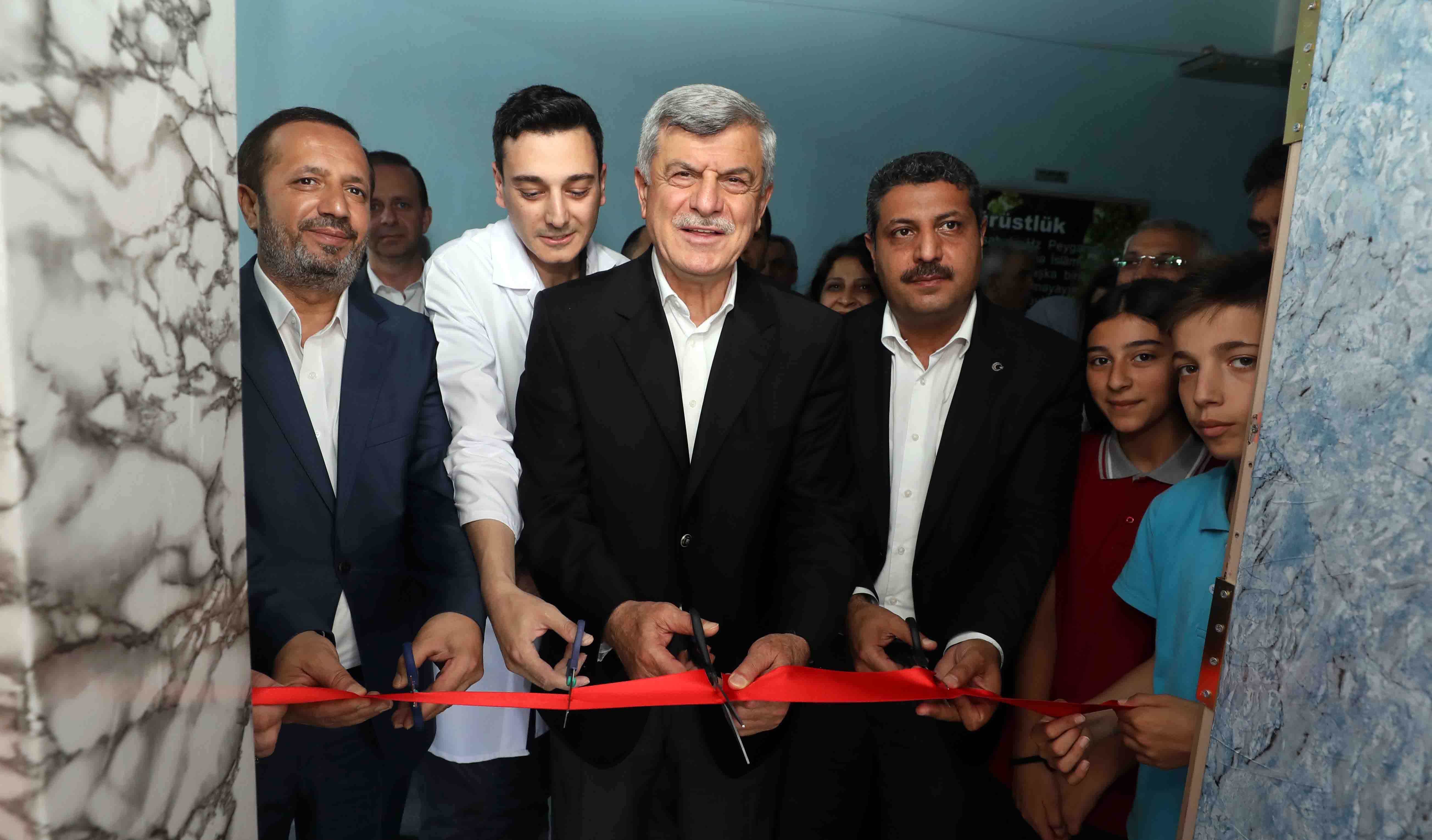 Başkan Karaosmanoğlu, Fen laboratuvarlarını tek tek açıyor