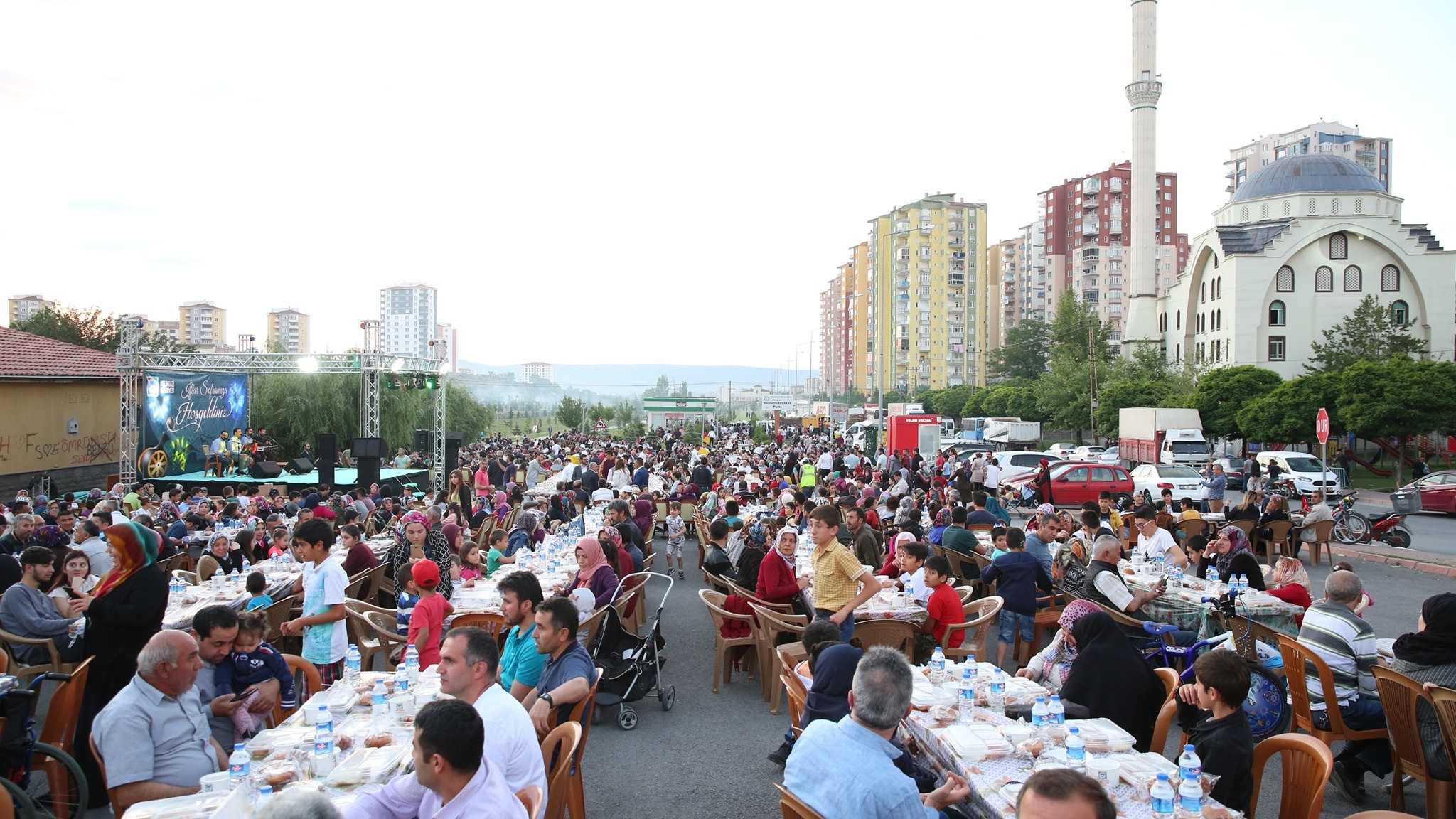 Serkent ile Şirintepe Mahallelerinde iftar sofrası kuruldu