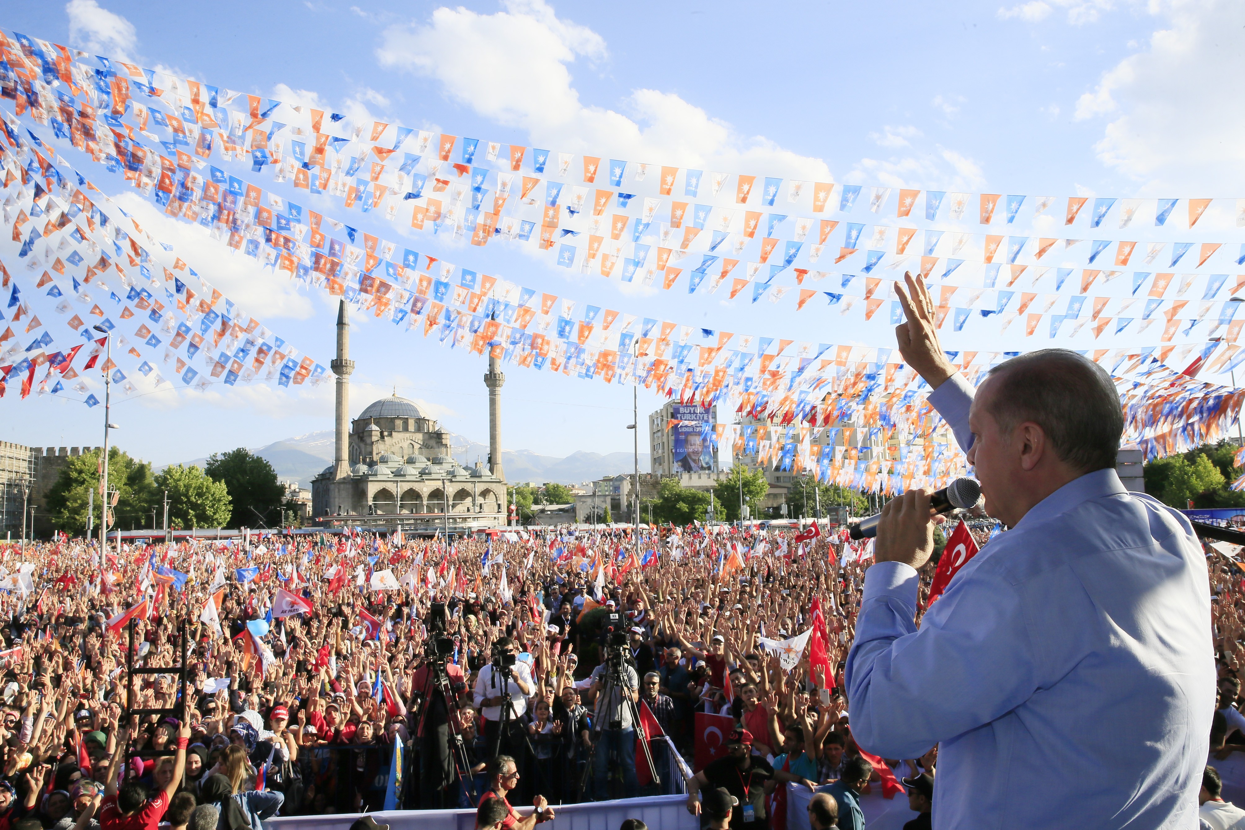 Cumhurbaşkanı Erdoğan: “Biz bu meydana kimsenin gölgesi olarak çıkmıyoruz”
