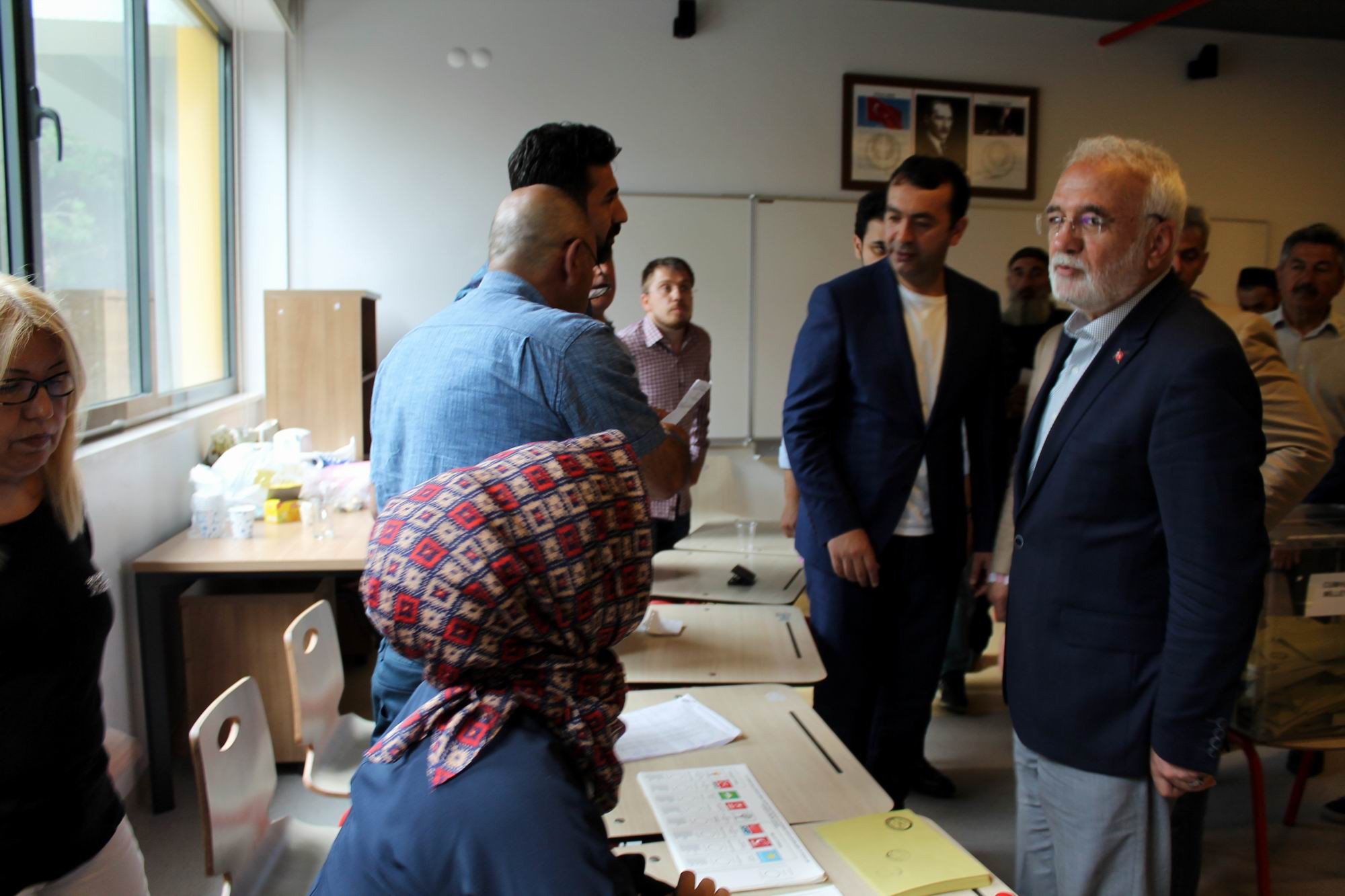 Başkan Çelik, annesi, eşi ve çocukları ile birlikte oyunu kullandı