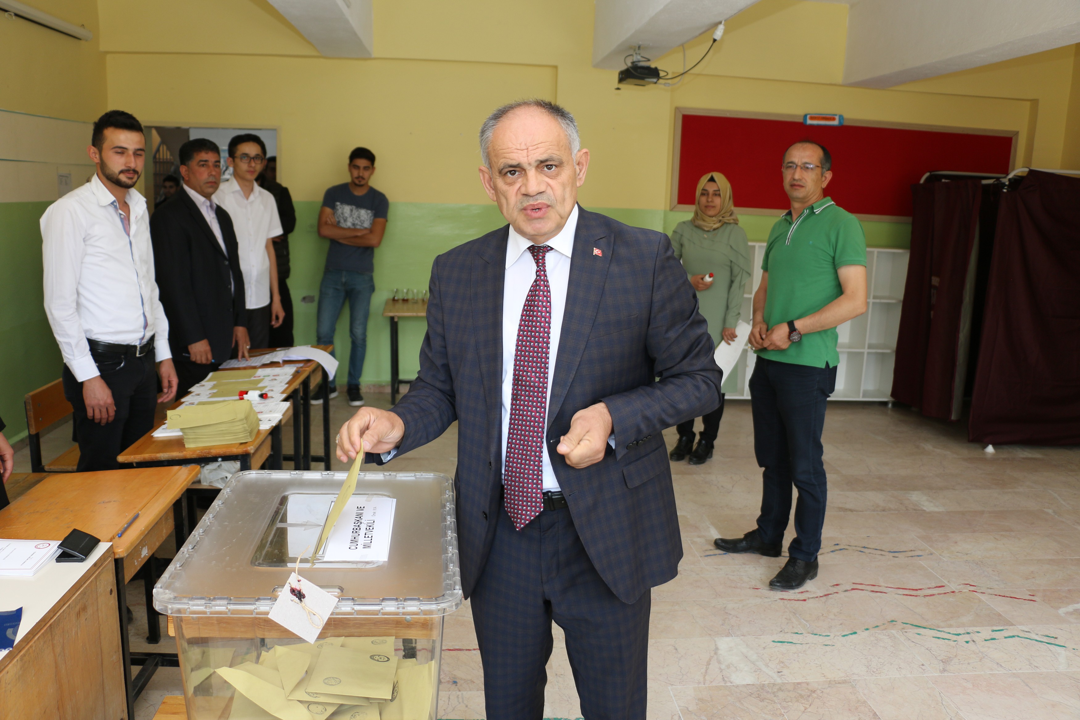 Başkan Esat Öztürk oyunu kullandı