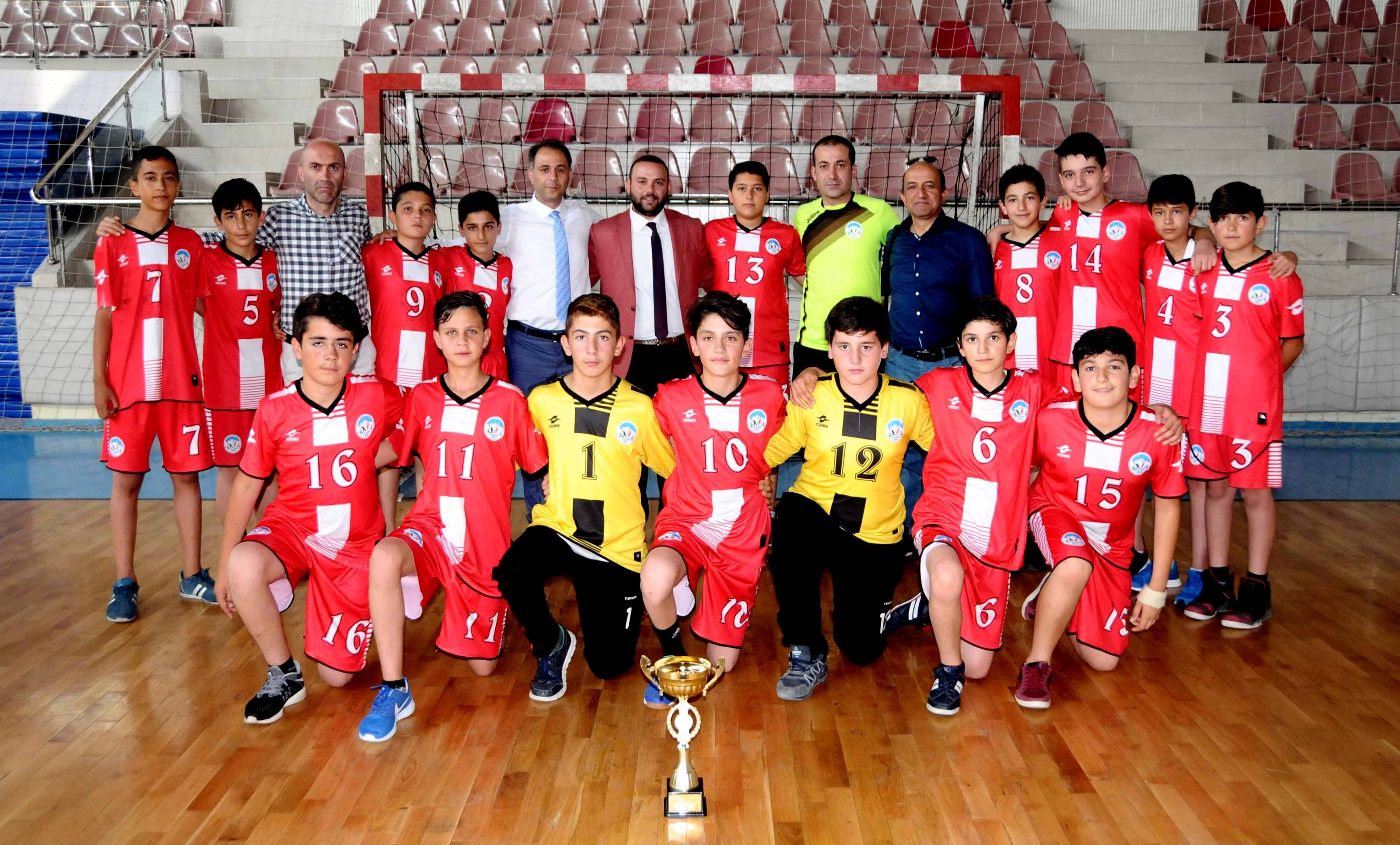 MİNİKLER HENTBOLDE PERDE KAPANDI