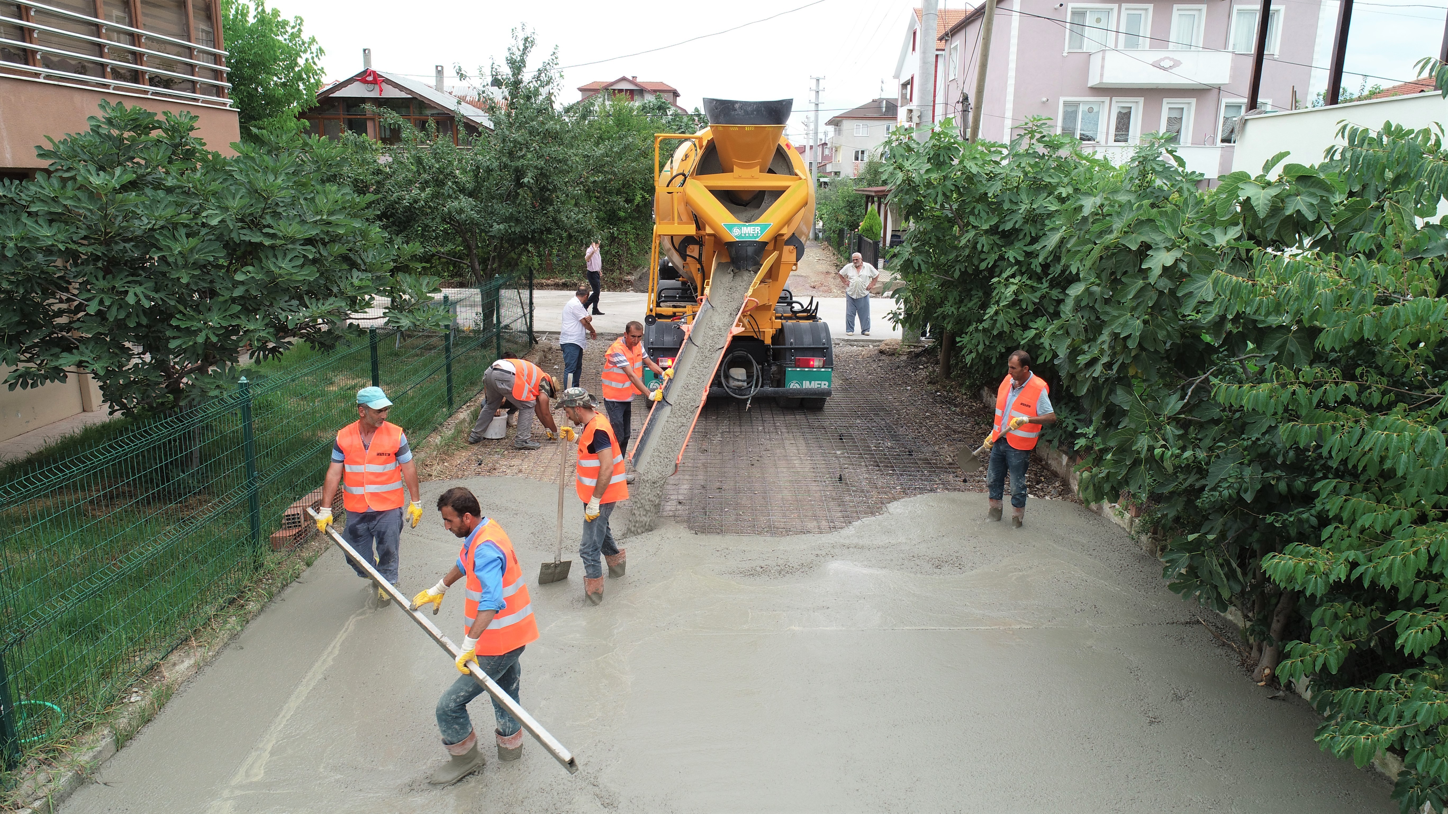 Başiskele’de yol açma ve genişletme çalışmaları devam ediyor