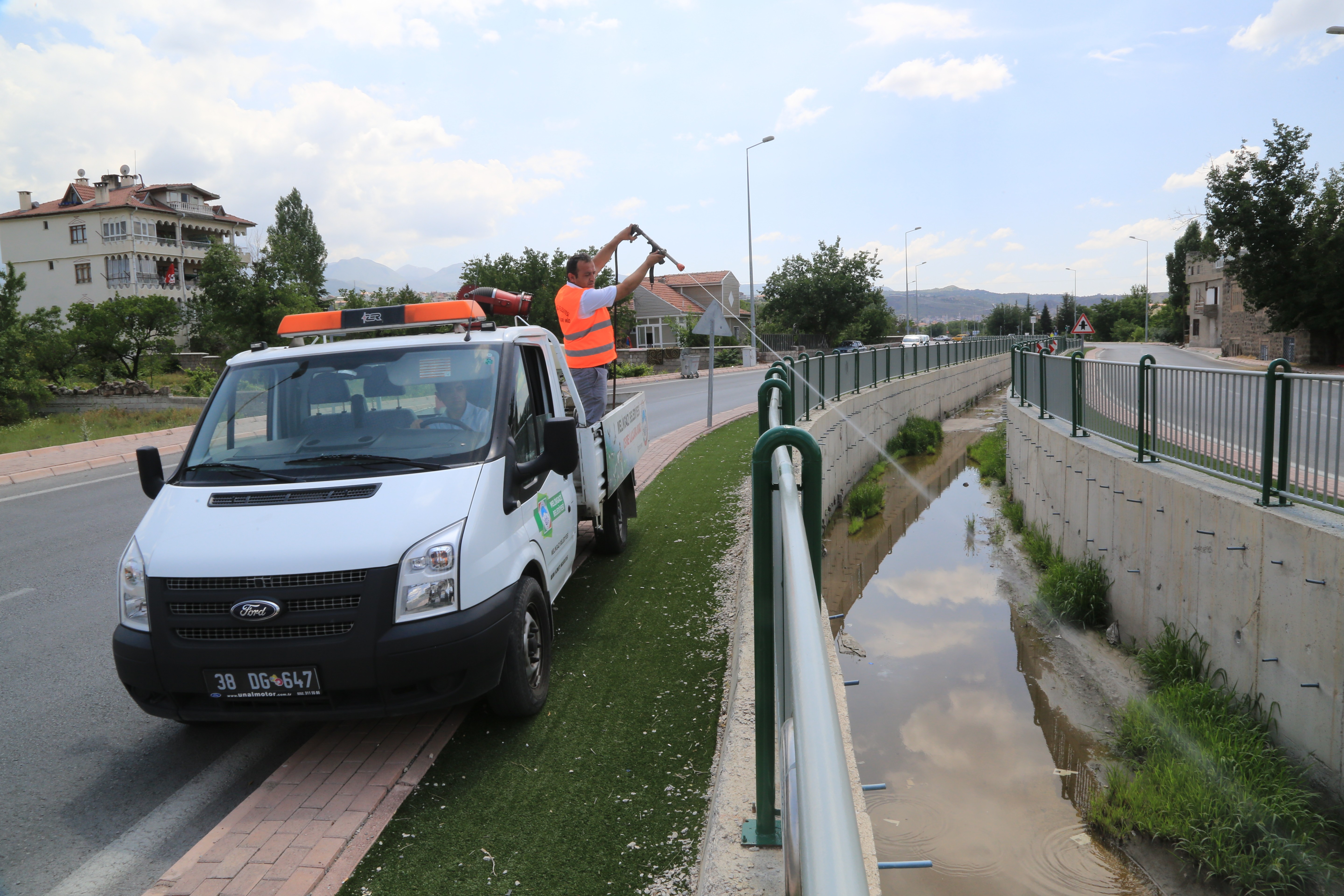Melikgazi, haşeratla 7 ilaçlama ekibi ile mücadele ediyor