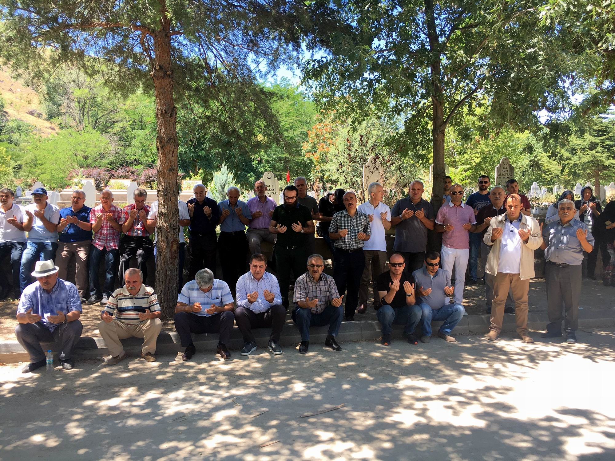 Prof.Dr. Üstünbaş, kabri başında anıldı
