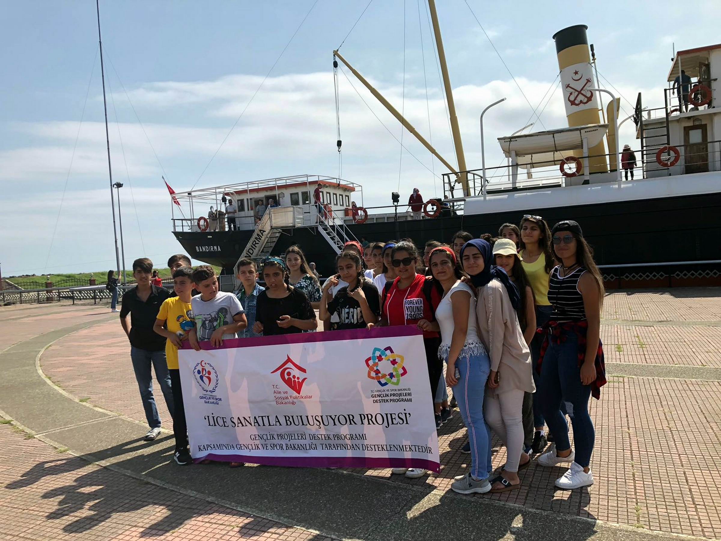 Liceli çocuklar Karadeniz turunda