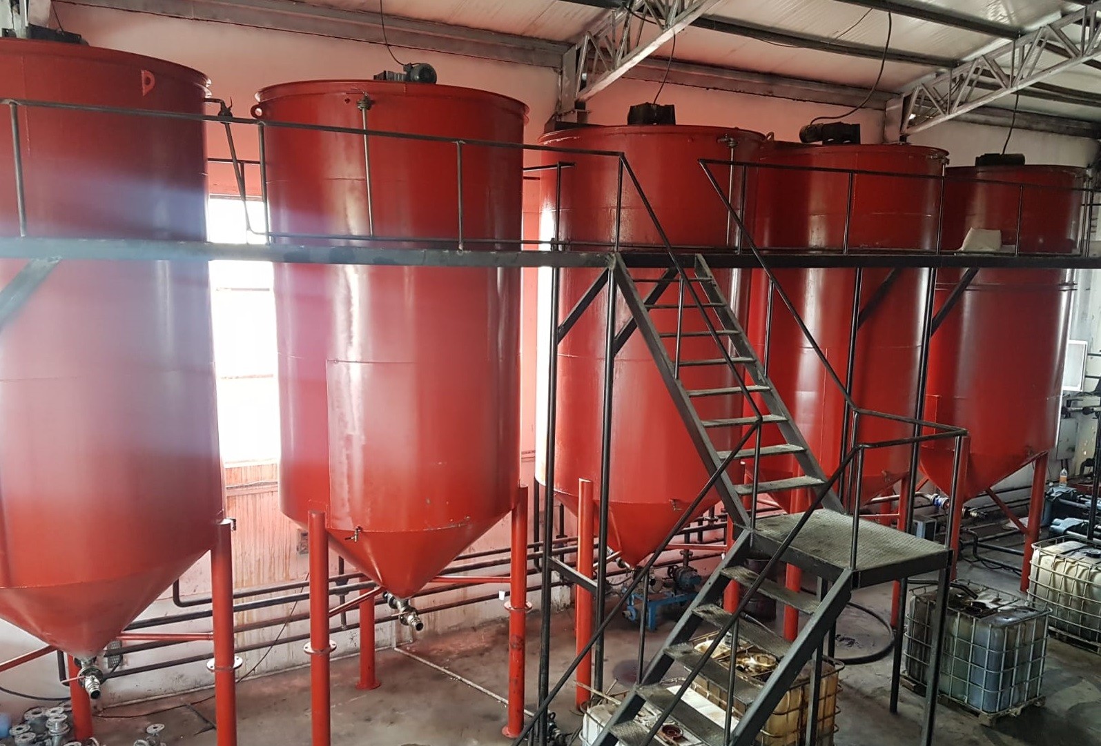 İncesu’da türü belirlenemeyen 147 bin litre madeni yağ ele geçirildi