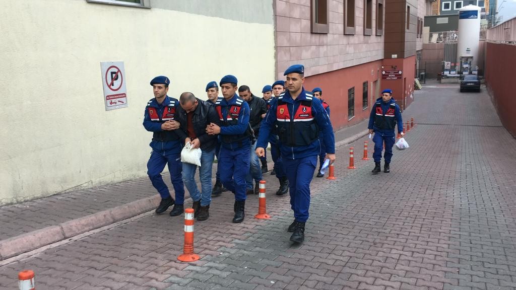 Jandarmadan uyuşturucu operasyonu: Çok sayıda uyuşturucu hap ele geçirildi