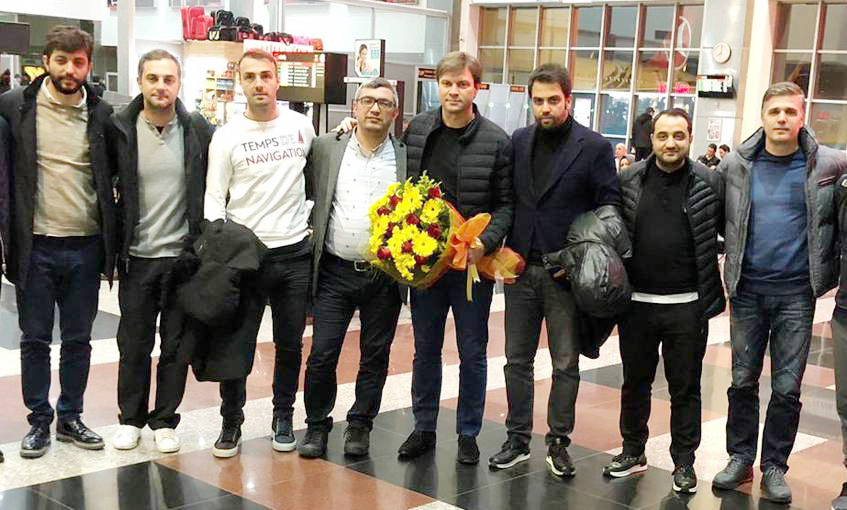 ERTUĞRUL SAĞLAM ÇİÇEKLERLE UĞURLANDI