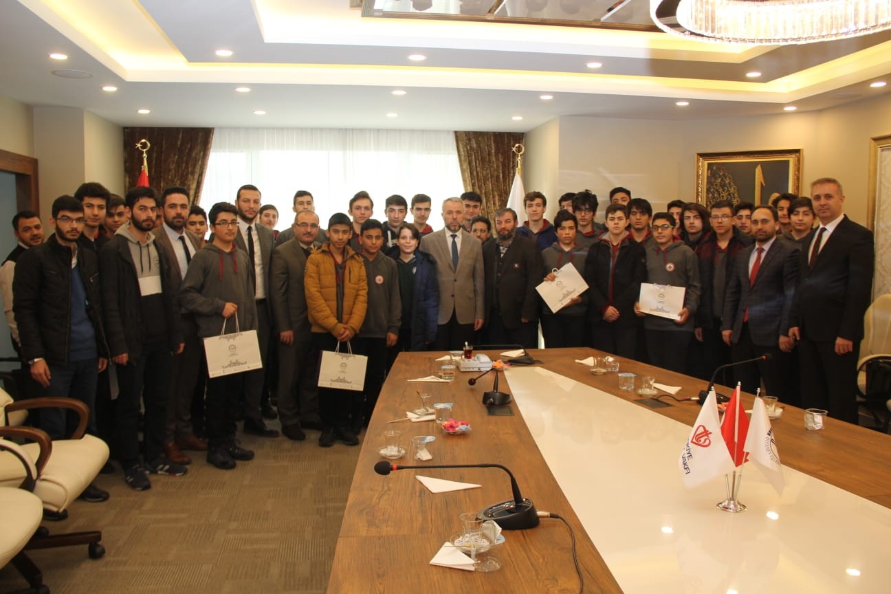 Büyükşehir Belediyesi, Talas Gençlik Merkezi’nde Kayseri ve Türkiye’nin geleceğine etki edecek gençler yetiştiriyor