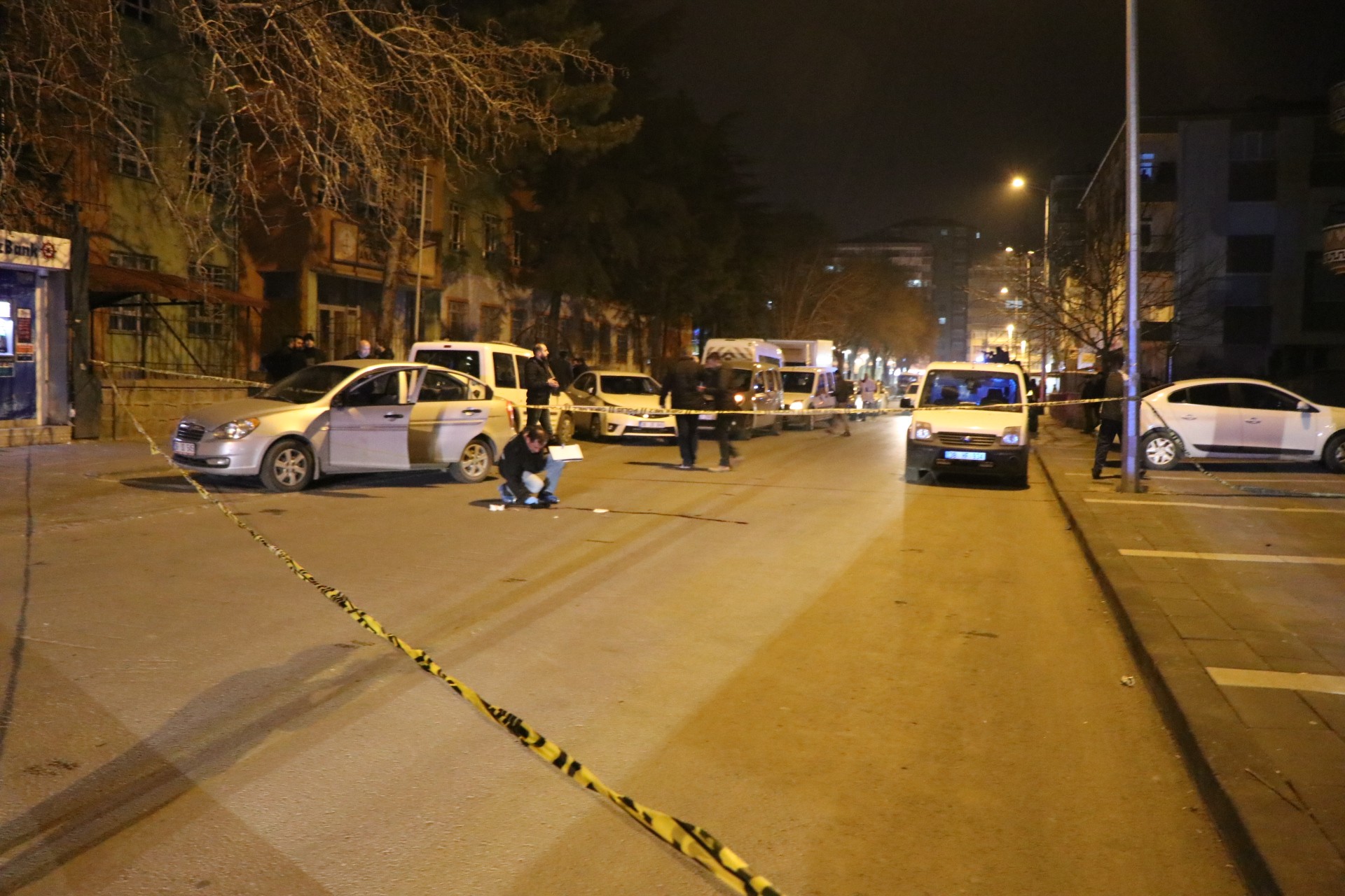 Kayseri’de devriye gezen polis ekiplerine silahlı saldırı: 1’i ağır 2 polis yaralı