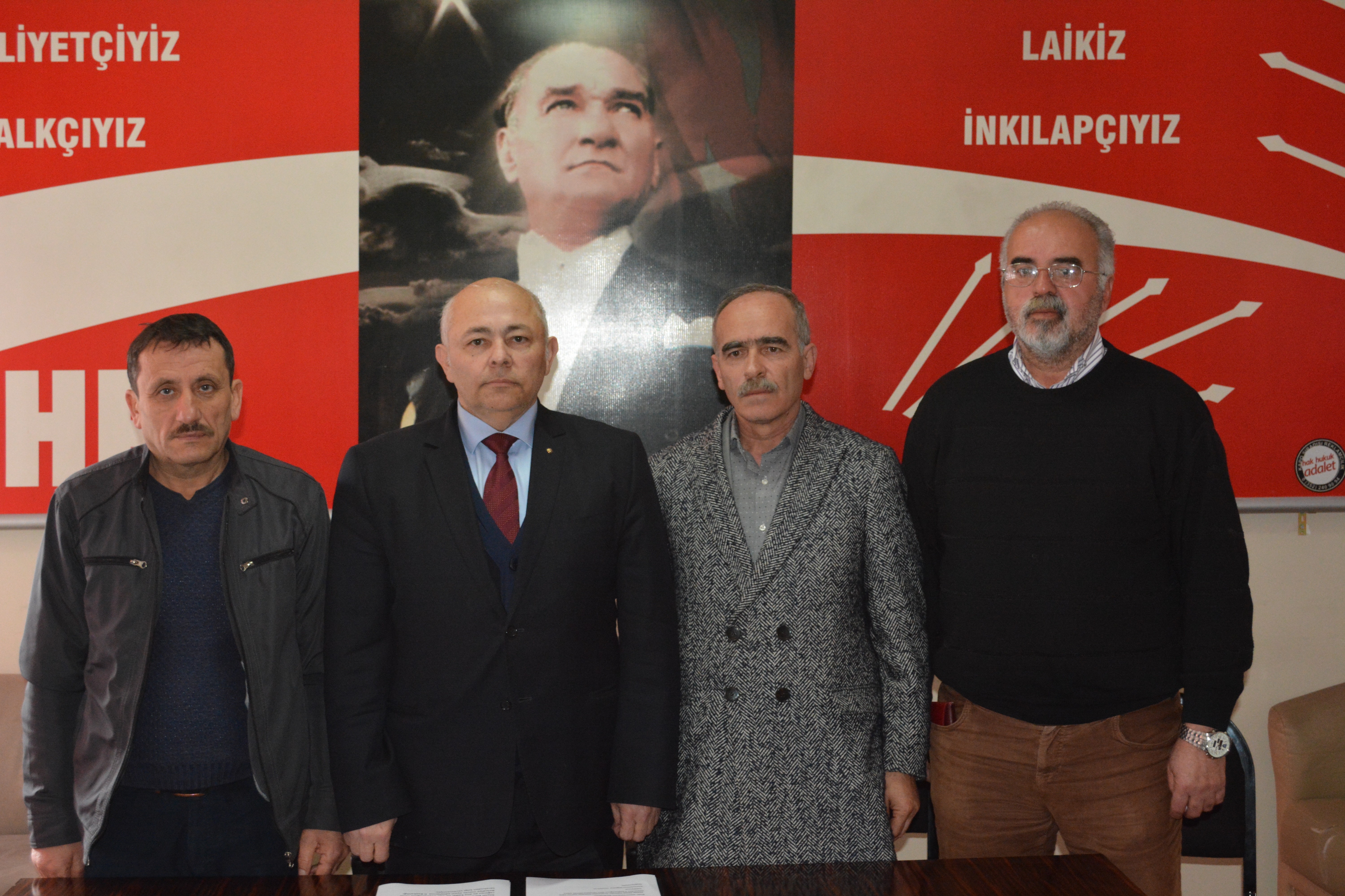 CHP’de 4 meclis üyesi adayı adaylıktan çekildi