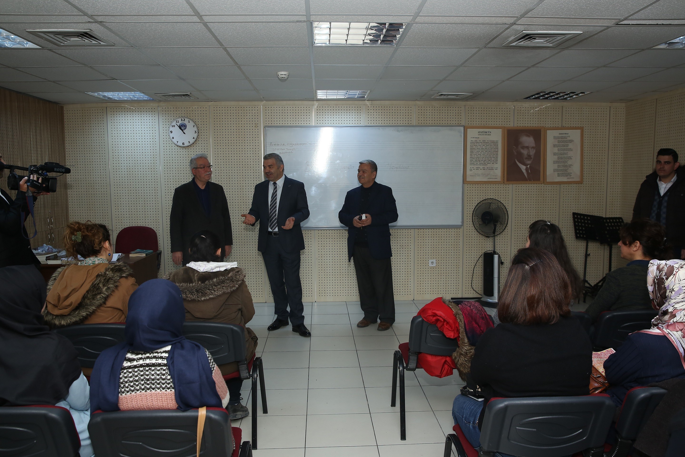 Başkan Çelik, 800 kişilik Merkez Kütüphanesi’ni ziyaret etti
