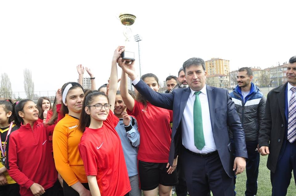 Okullar arası yıldızlar futbol şöleni tamamlandı