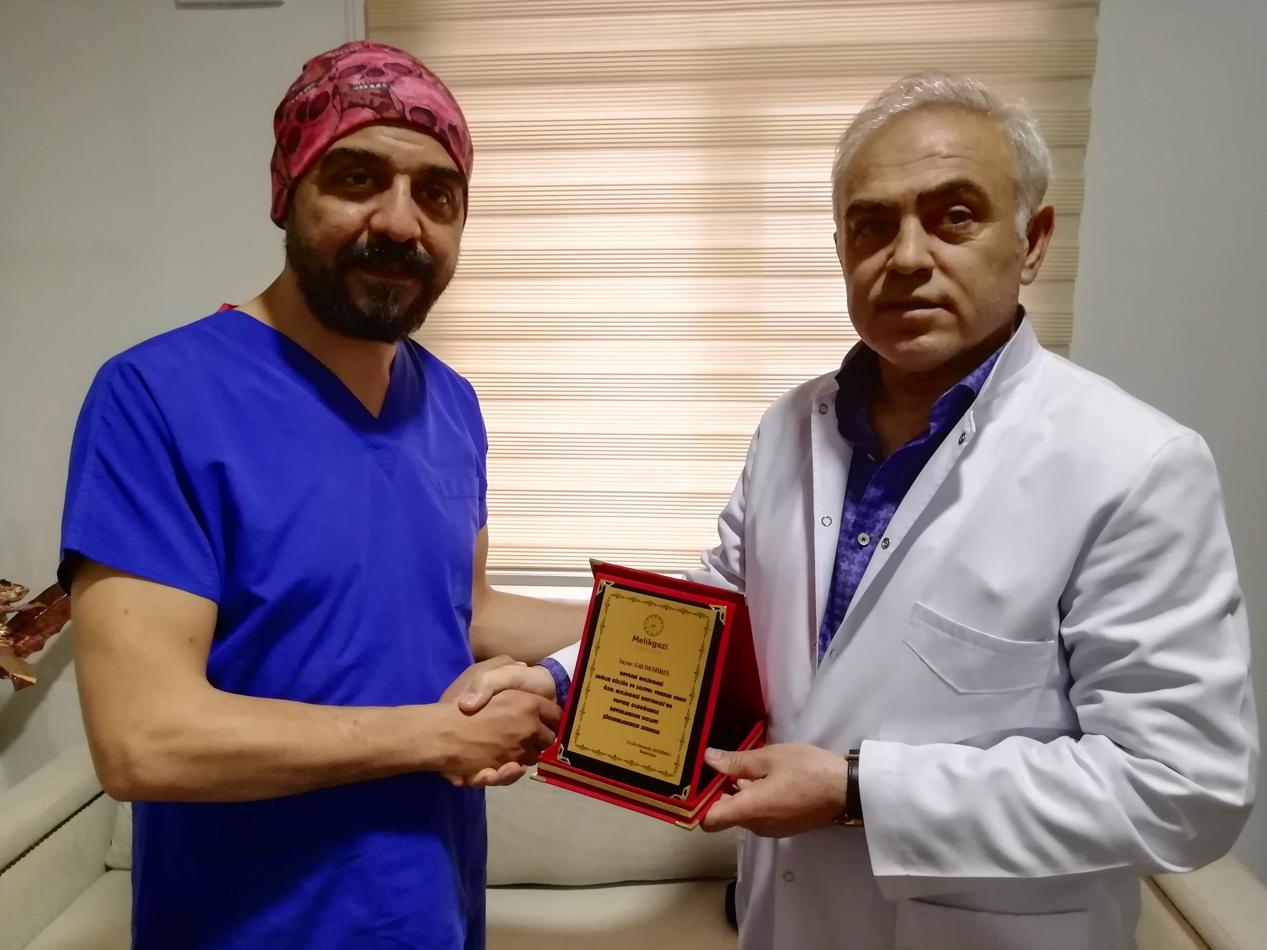 Melikgazi Hastanesinden Yılın En Başarılı Cerrahına Plaket
