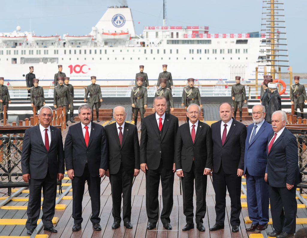 Samsun’da 19 Mayıs kutlamasına damga vuran “birlik pozu”