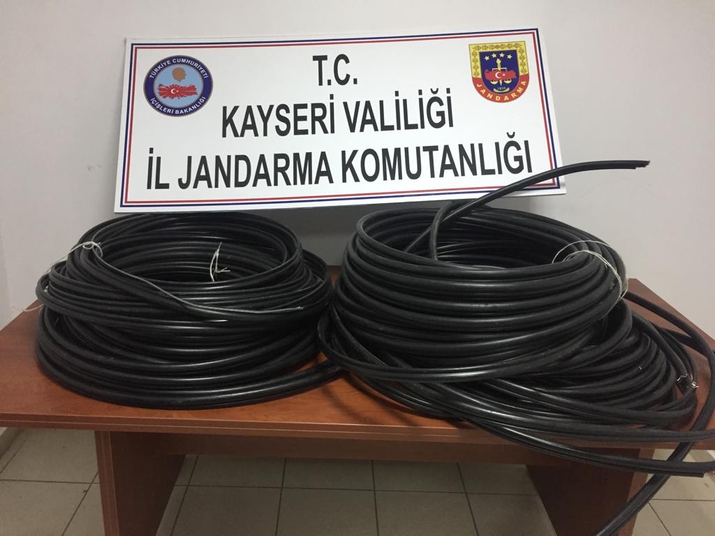 Haberleşme kablolarını kesen 3 kişi yakalandı