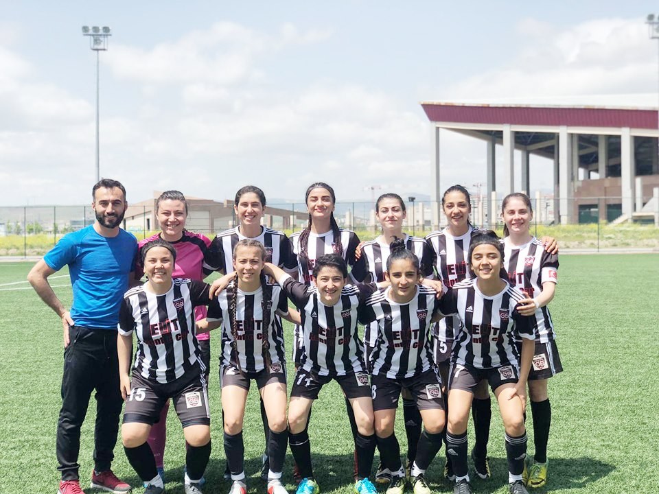 Kayseri Gençlerbirliği Kadınlar 2.Ligine Yükseldi
