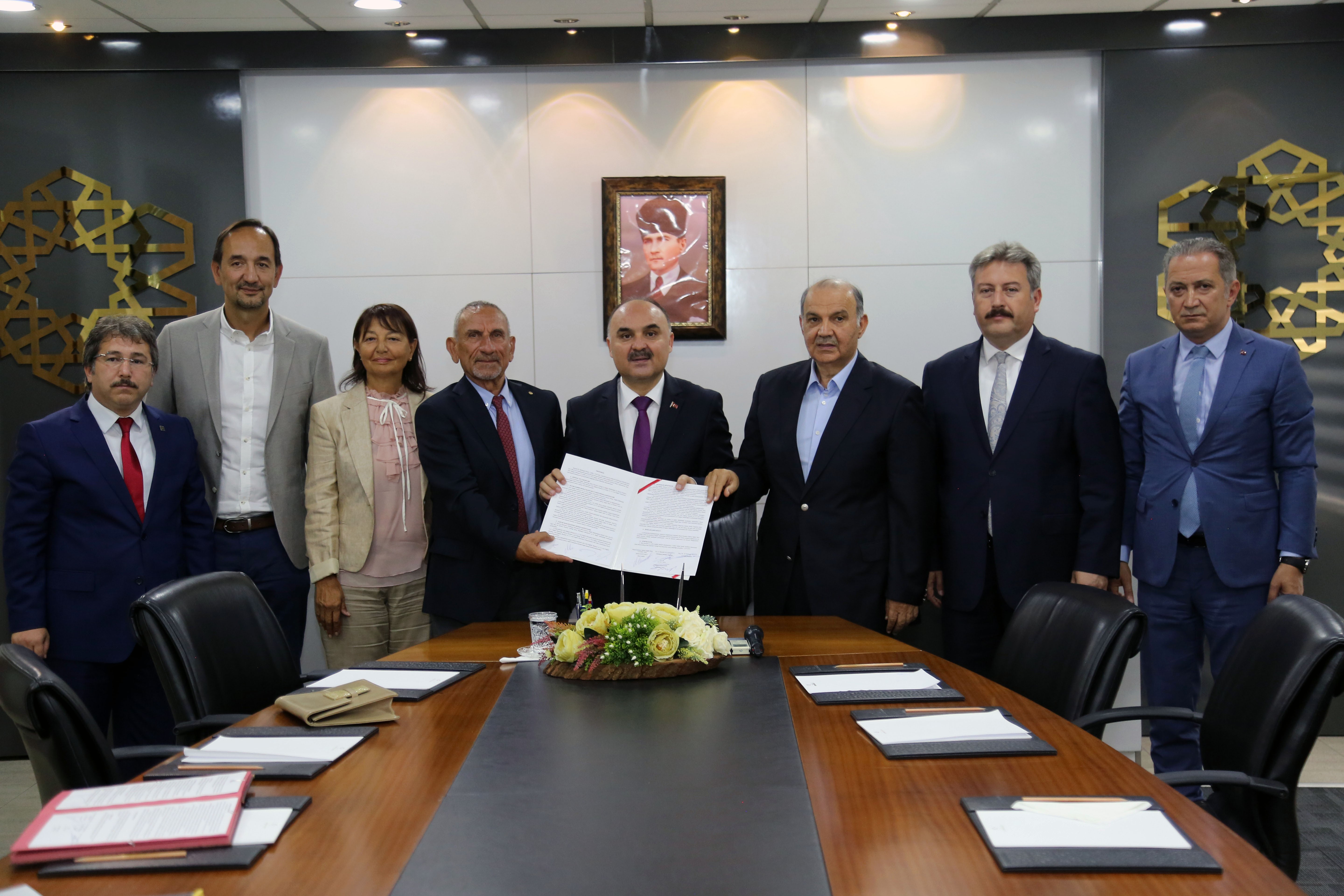 Valilikte İki Protokol Birden İmzalandı