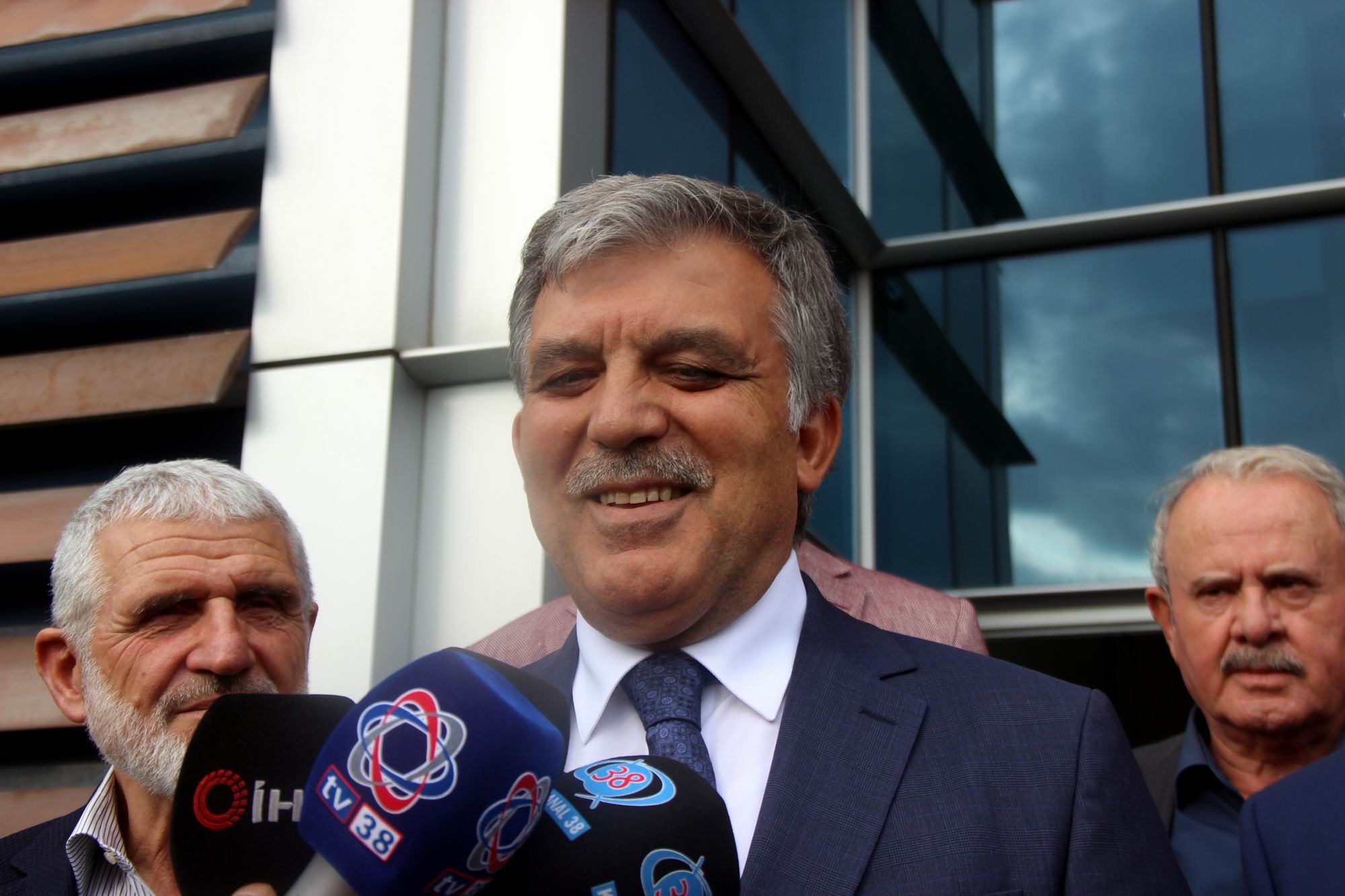 11. Cumhurbaşkanı Gül yeni parti sorusuna cevap vermedi