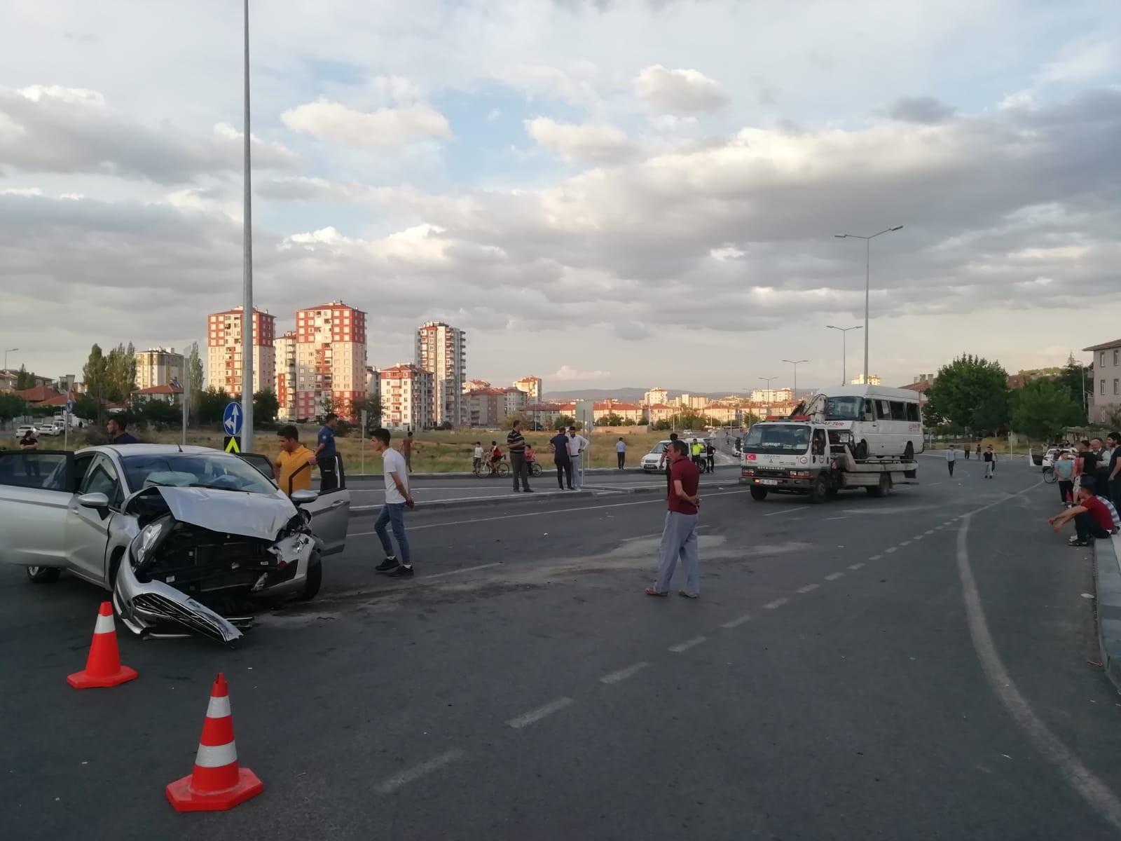 İşçi servisi kaza yaptı: 10 yaralı