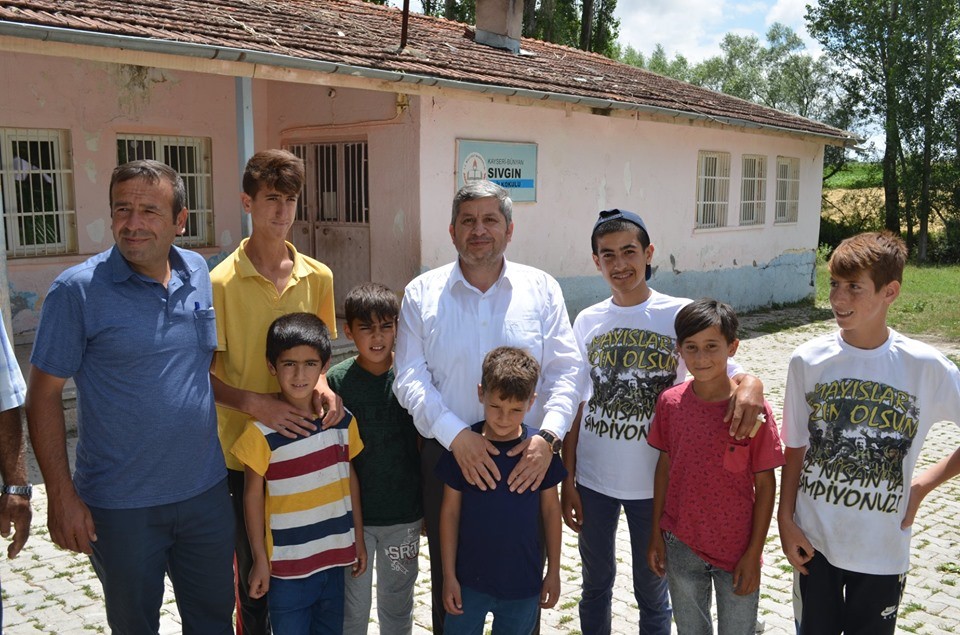 Altun: ”Uyumlu Bir Çalışmayla Mahallemizin Eksiklerini Gideriyoruz”